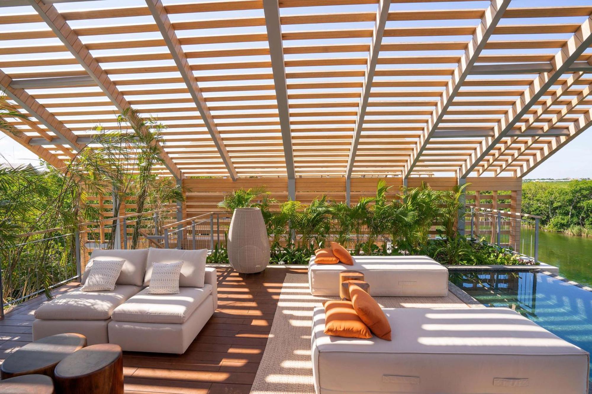 Lagoon & Sunset Rooftop Pool Villa