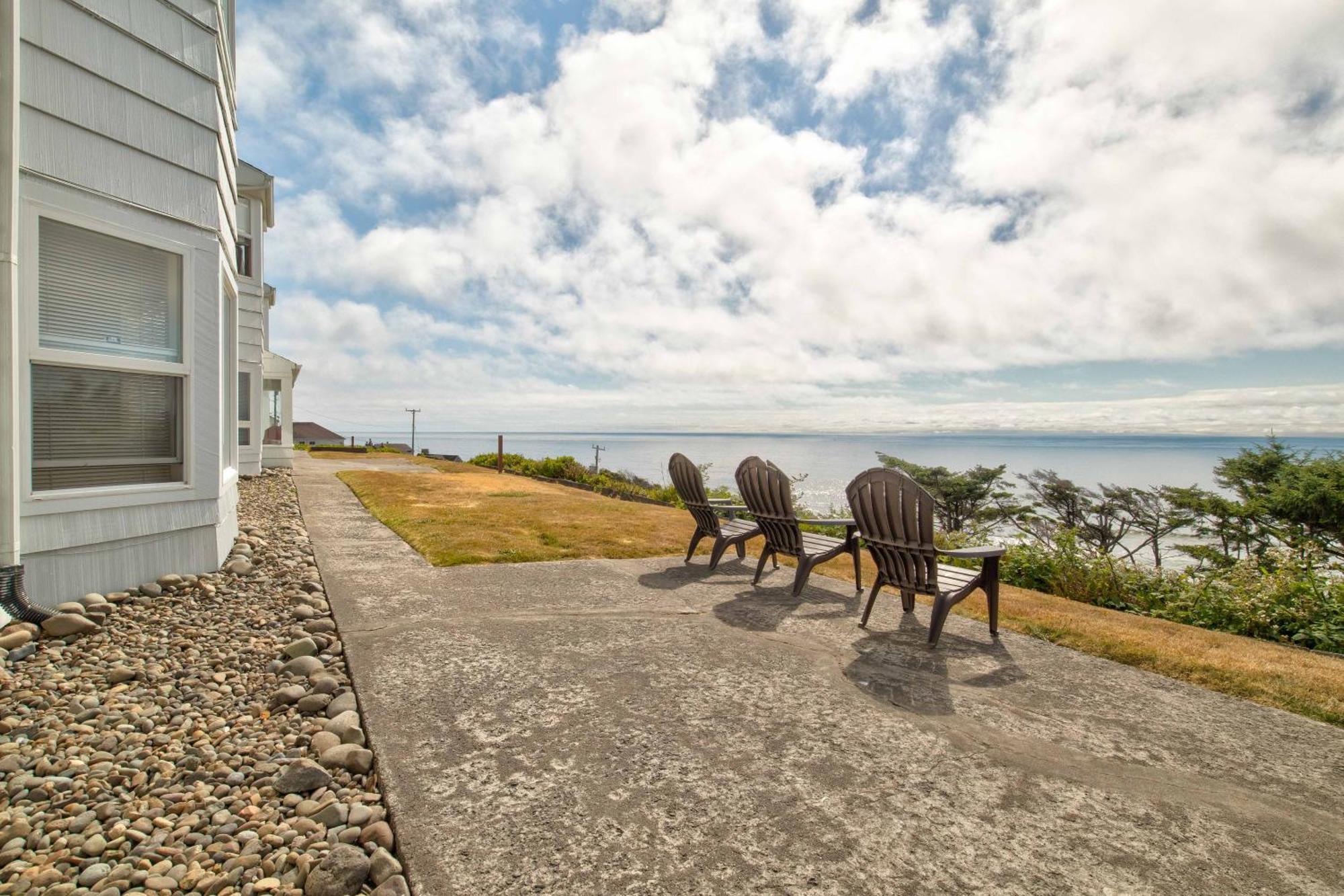 2 Queen Studio Ocean View