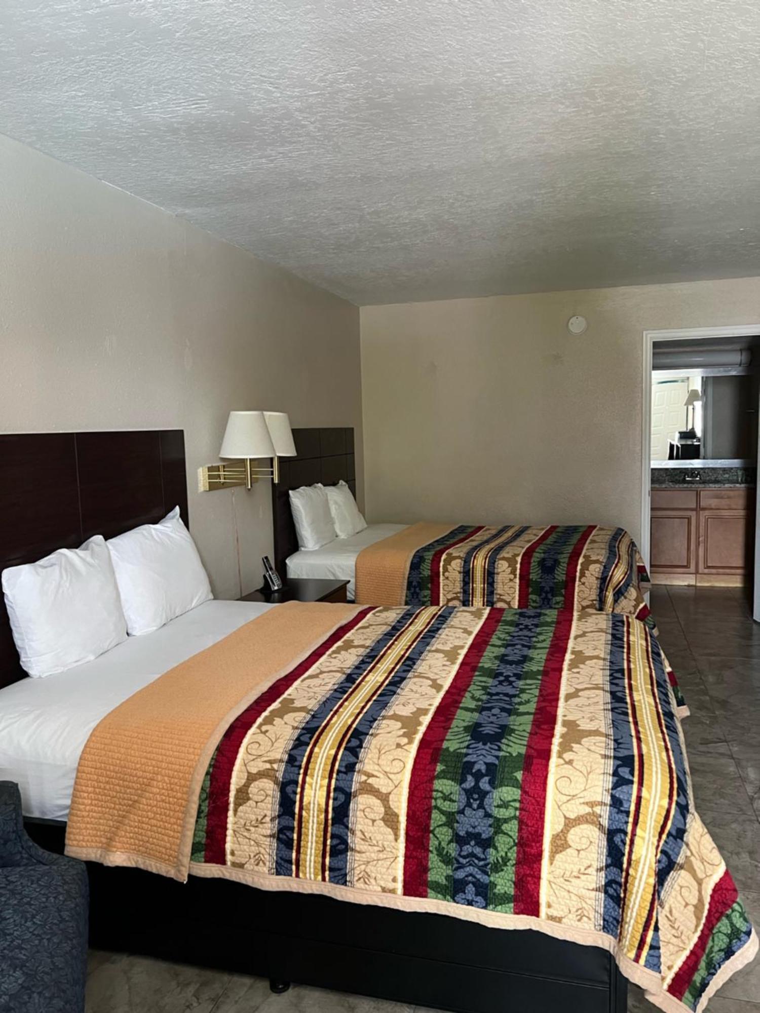 Double Room with Two Double Beds - Accessible/Smoking
