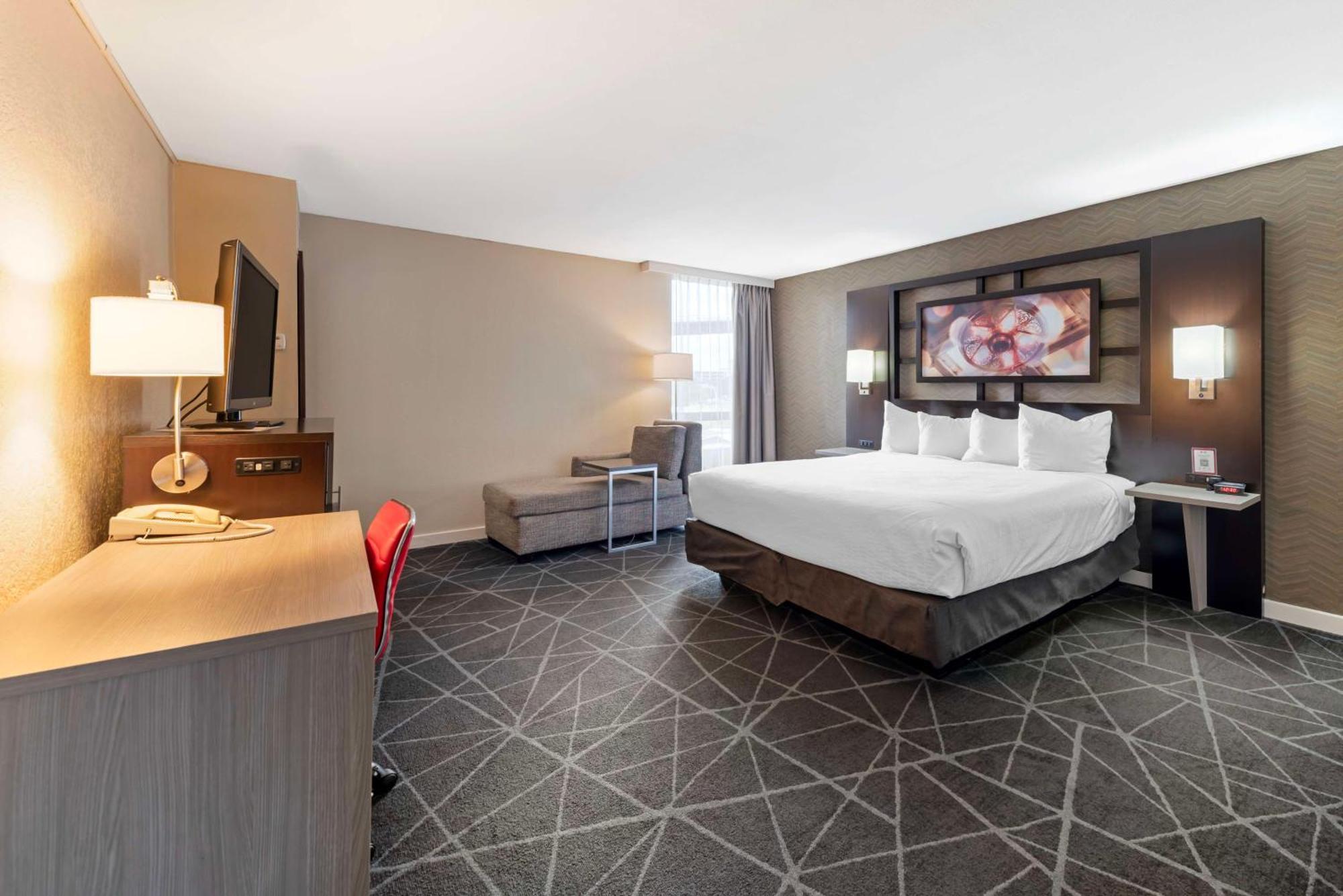 Deluxe King Room - Non-Smoking