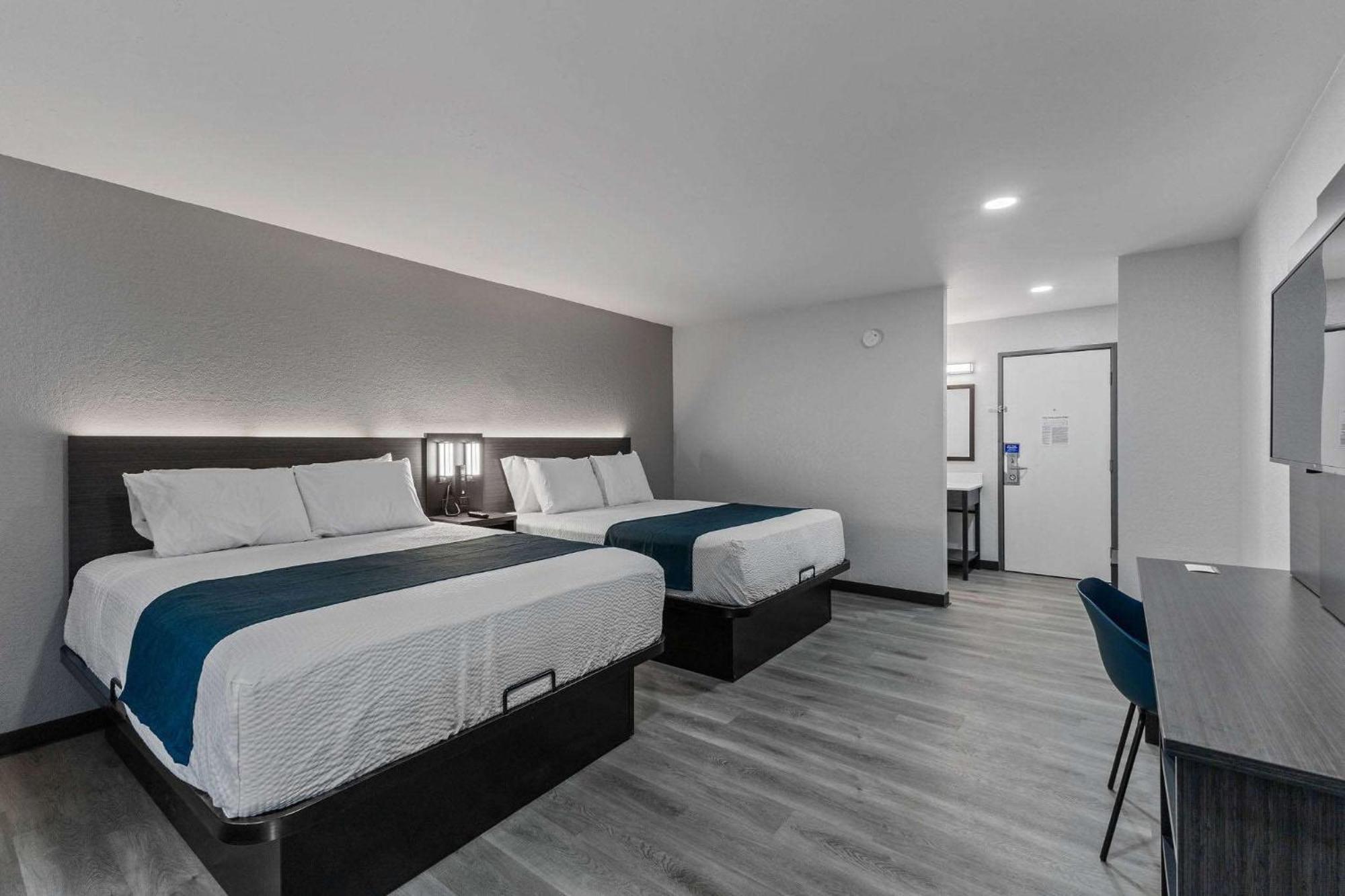 Queen Room with Two Queen Beds - Non-Smoking