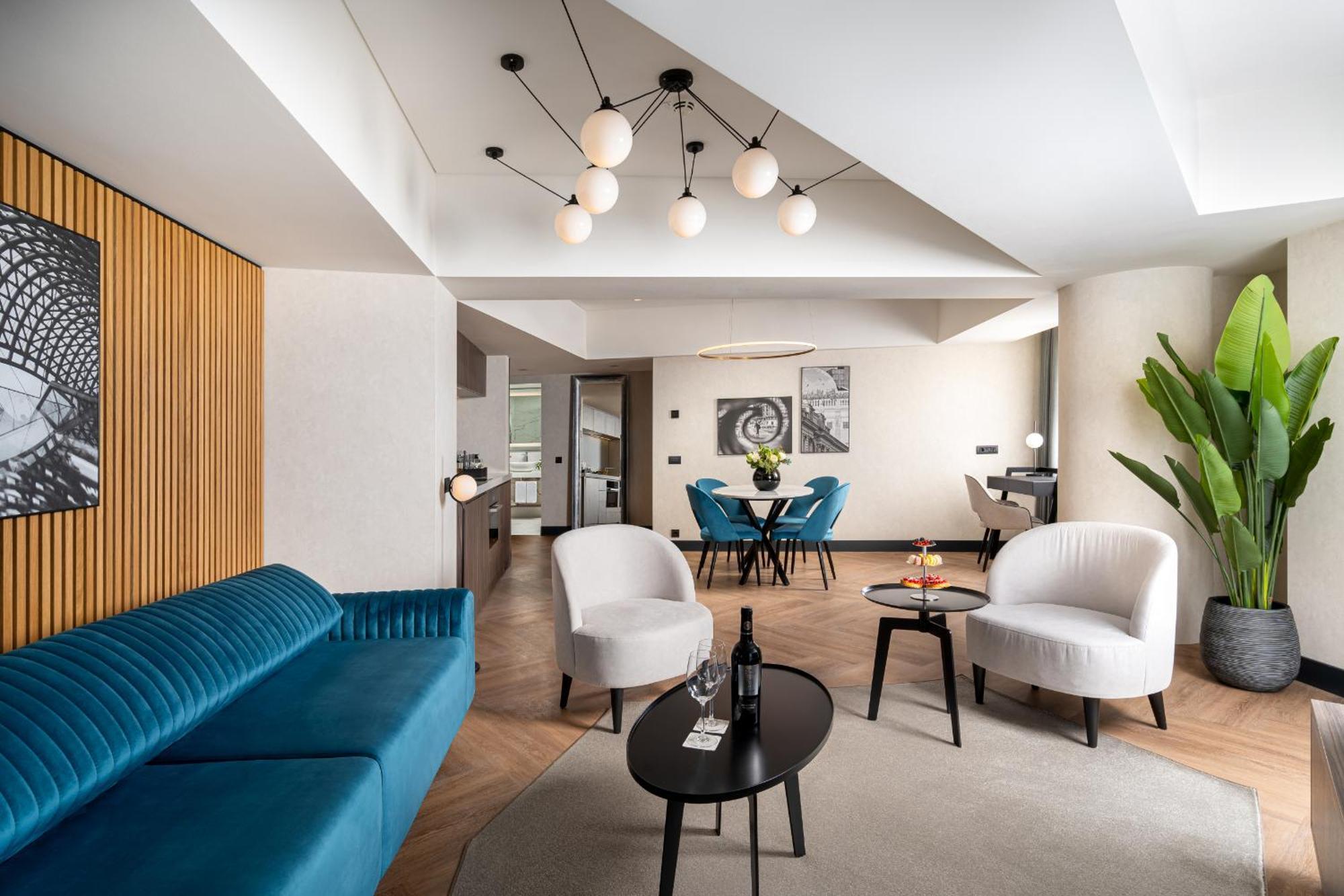 Executive King Suite Lounge Access
