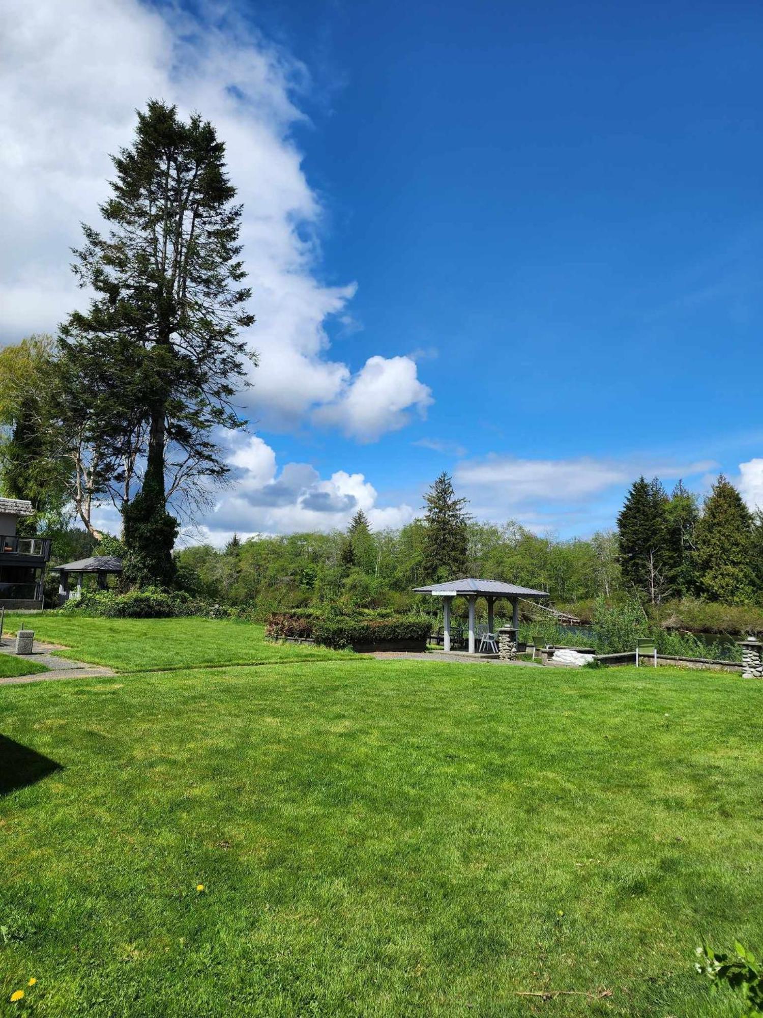 Queen Room Garden View