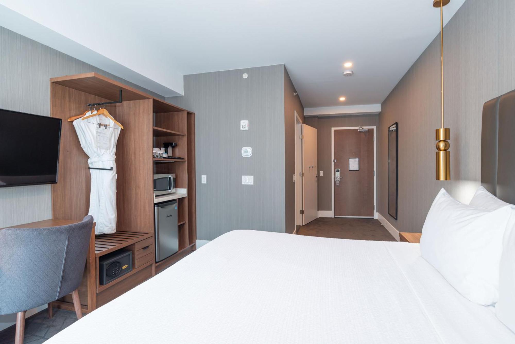 Accessible Room 1 King Bed