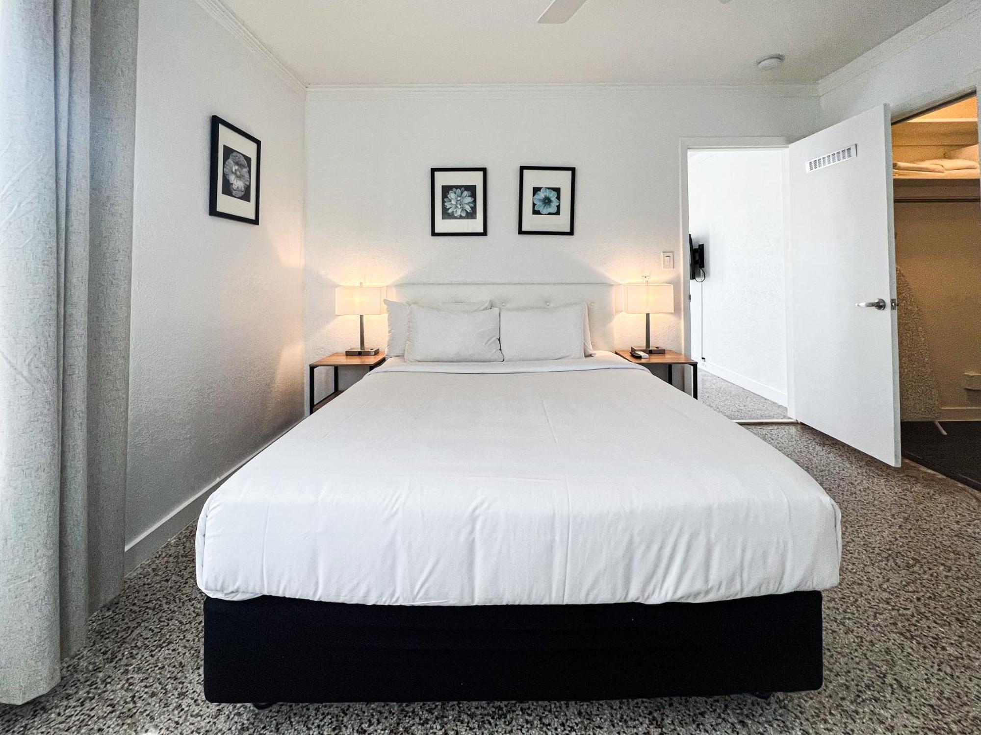 Studio Two Queen Beds
