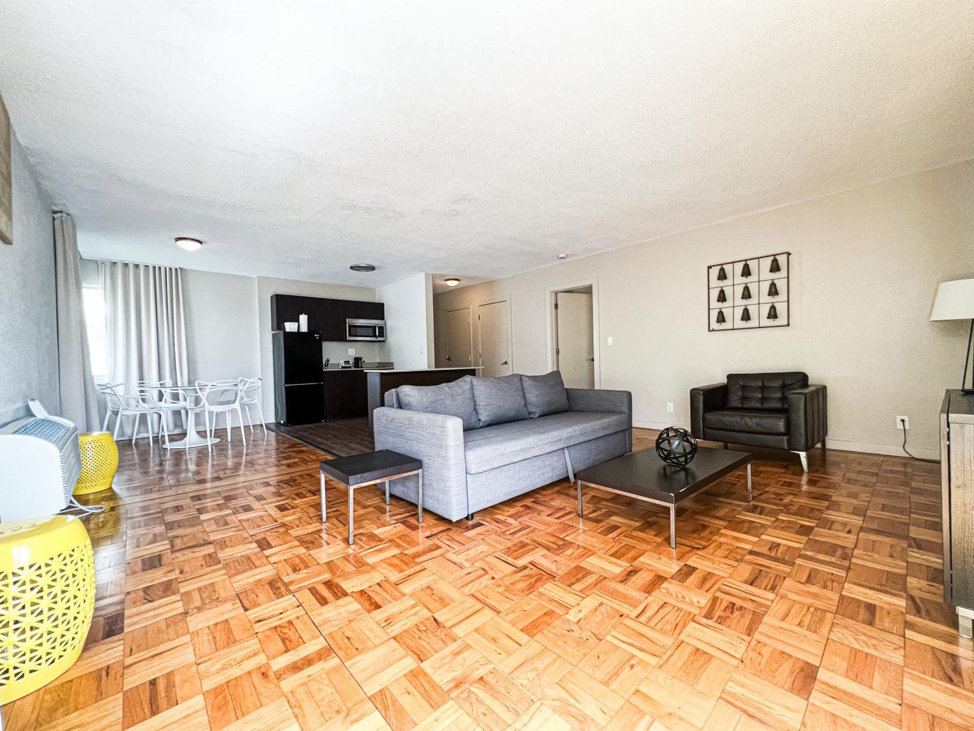 One-Bedroom Apartment King Bed