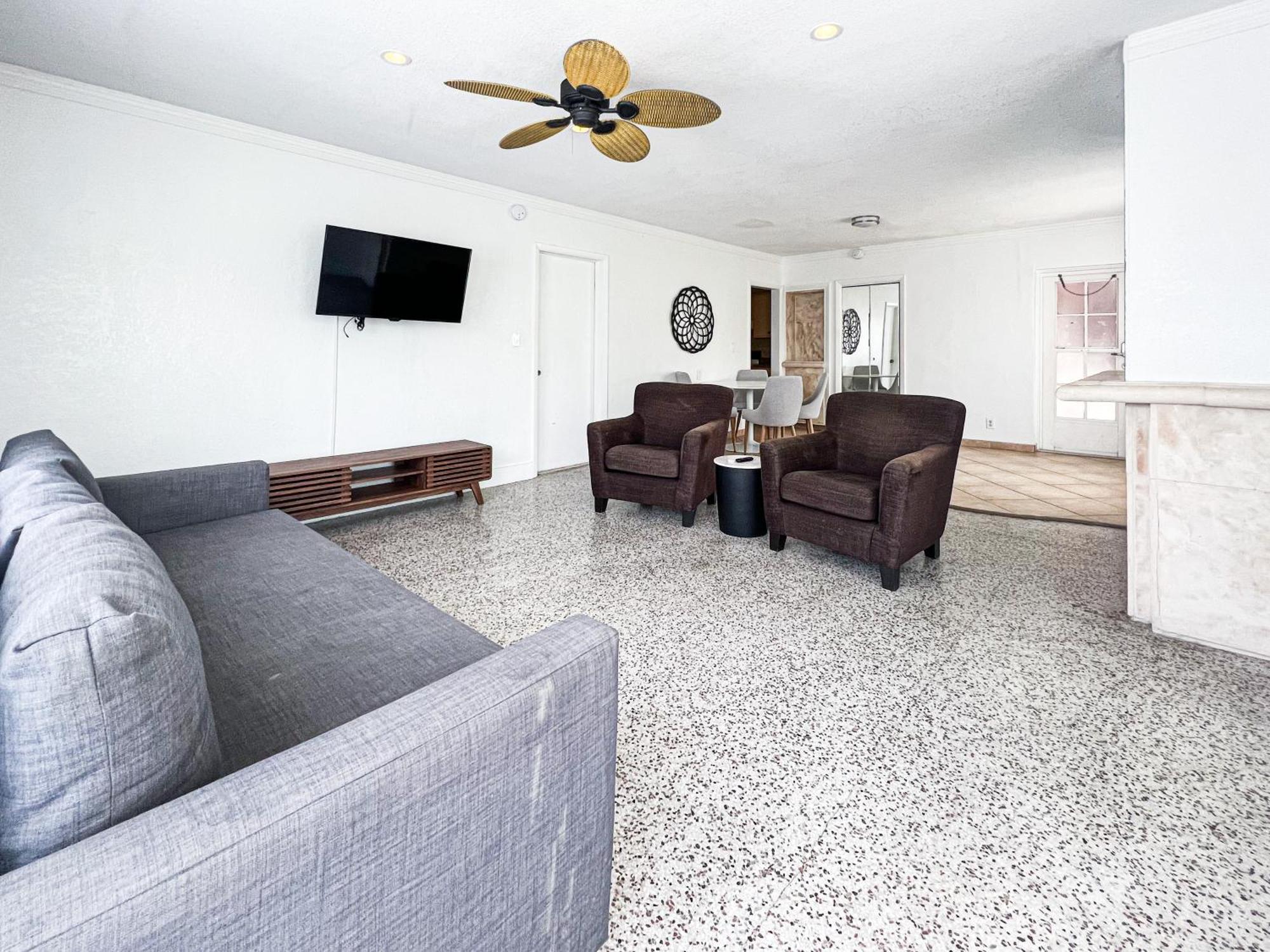 One-Bedroom Apartment King Bed