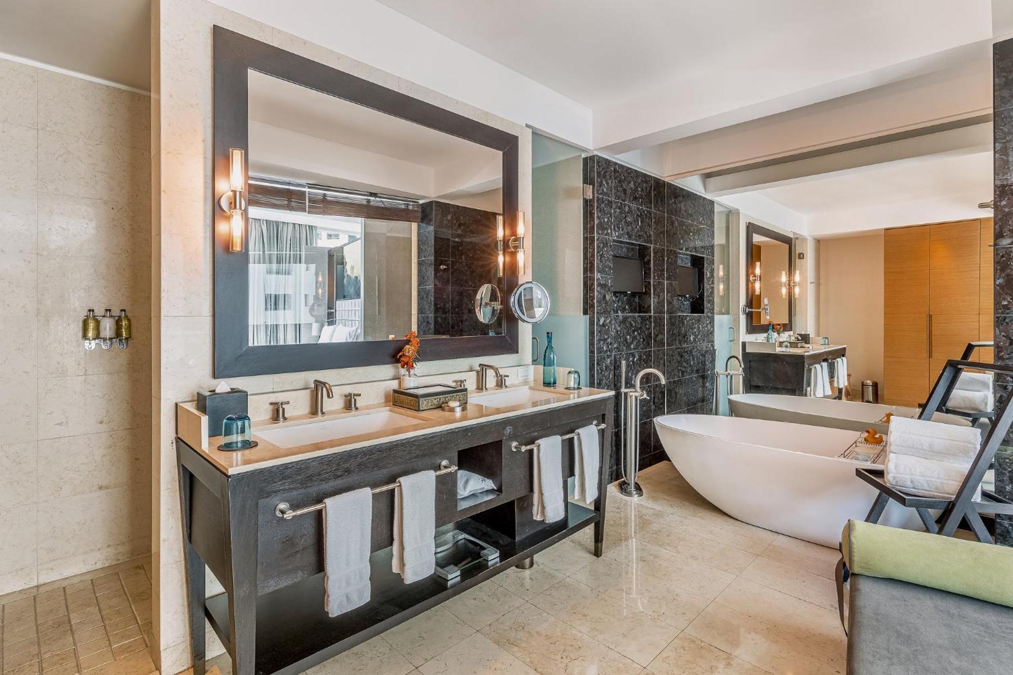 Executive Suite,1554899848:JPEG