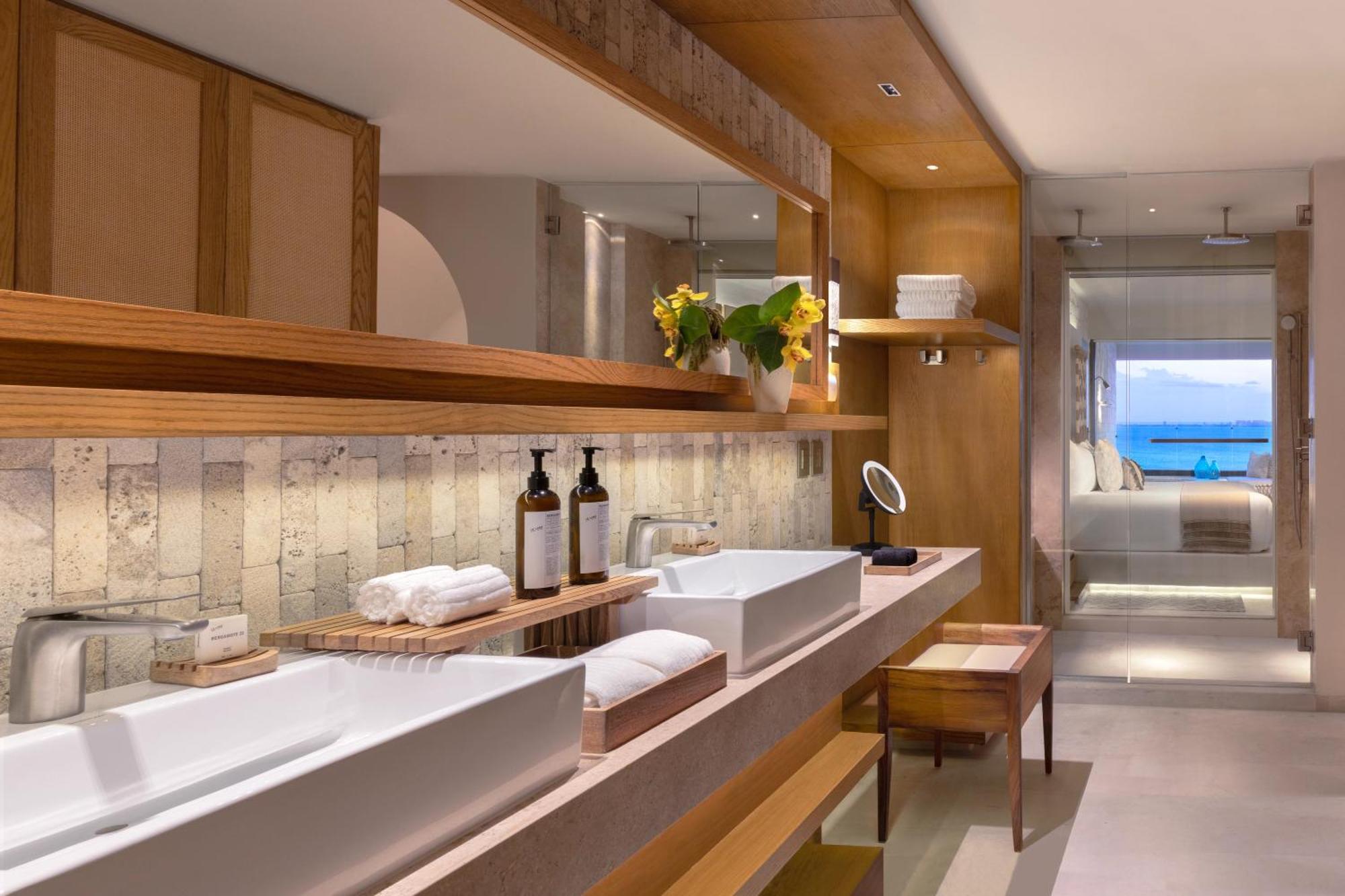 Suite Doble Junior Signature con bañera de hidromasaje y vistas al océano