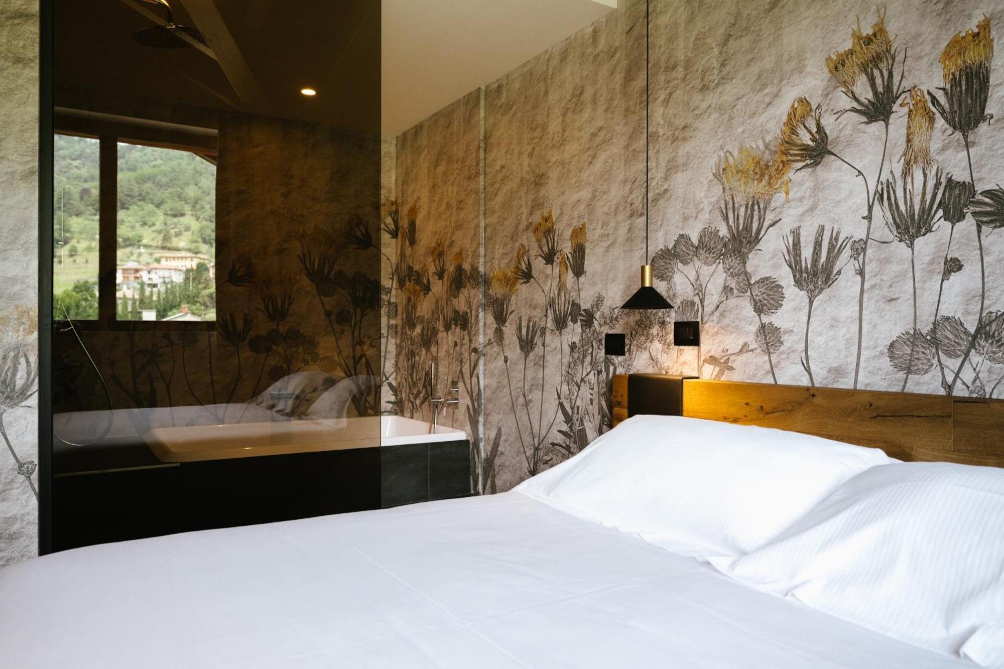 Deluxe Double Room Bath