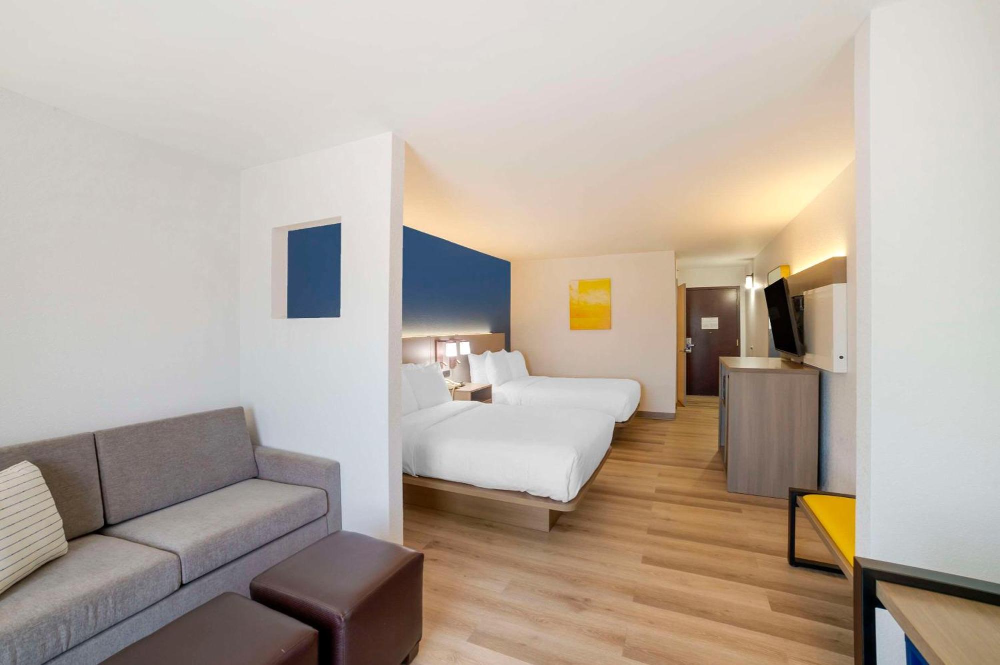Double Suite with Two Double Beds - Non-Smoking