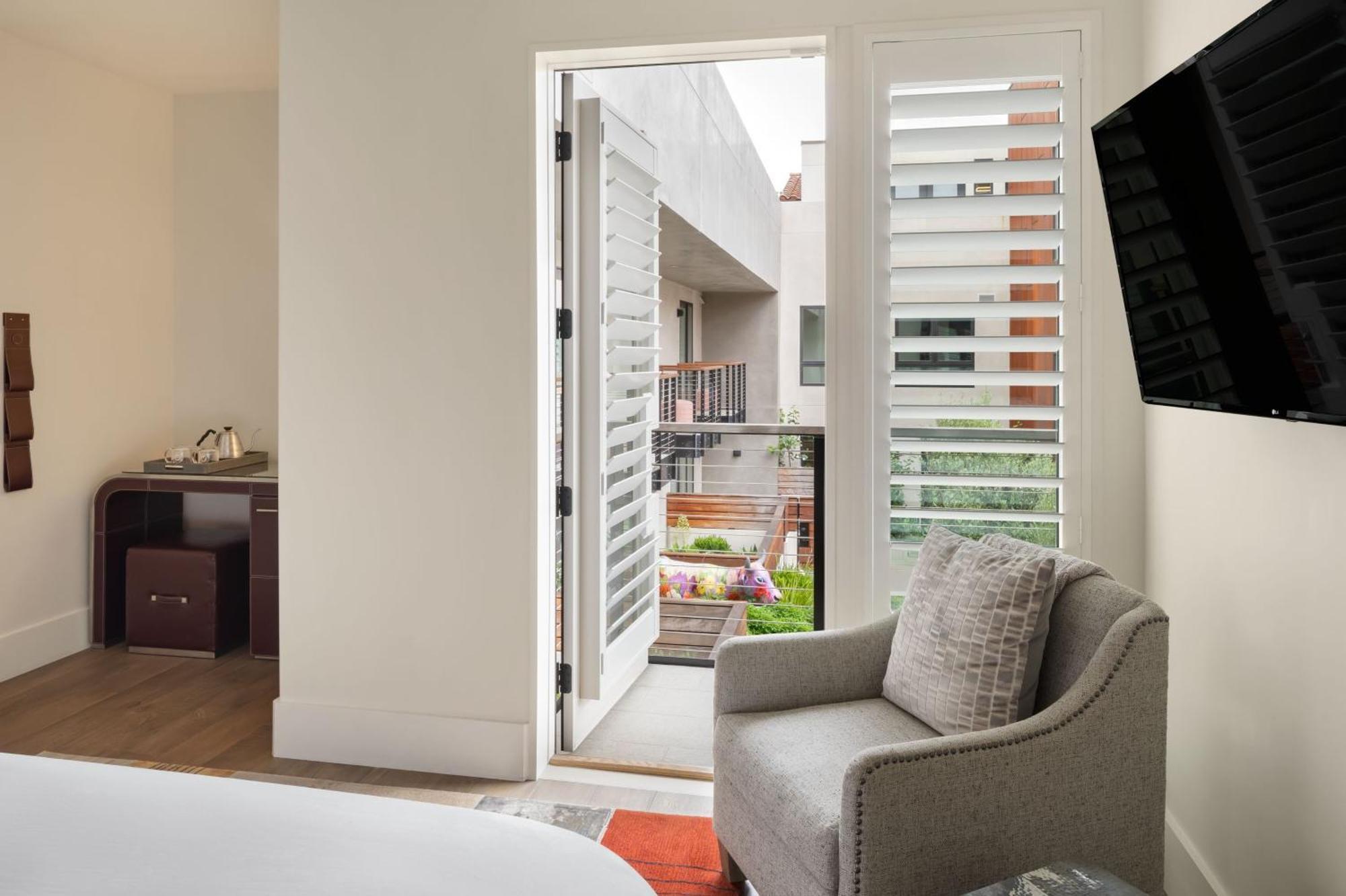 King Room Garden View Balcony