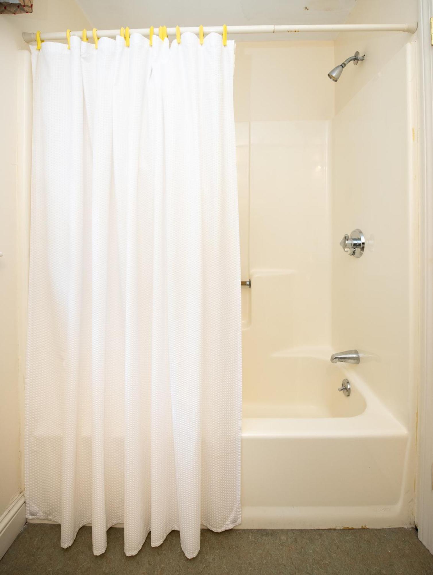 Studio Apartment NOT Pet Friendly