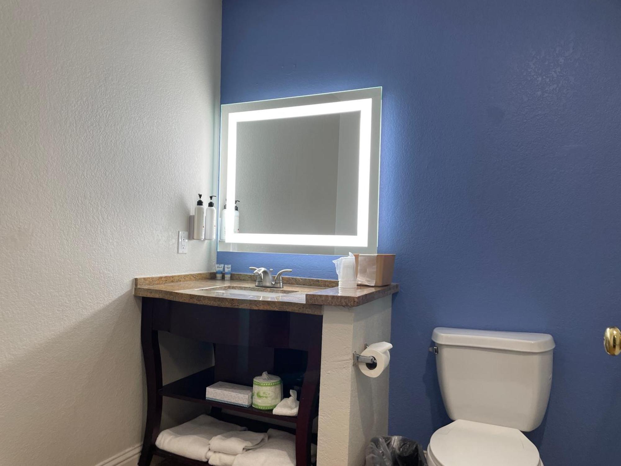 King Room - Non-Smoking