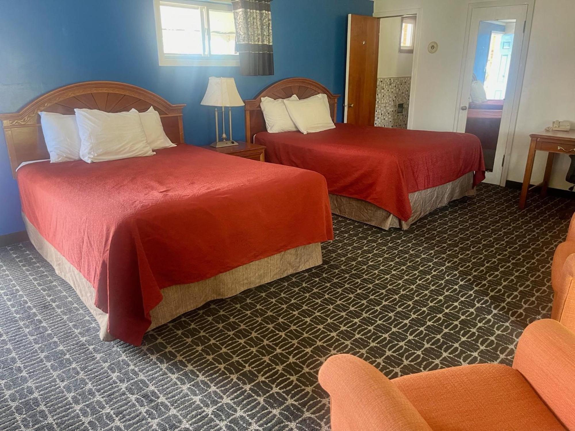 Queen Room with Two Queen Beds - Smoking