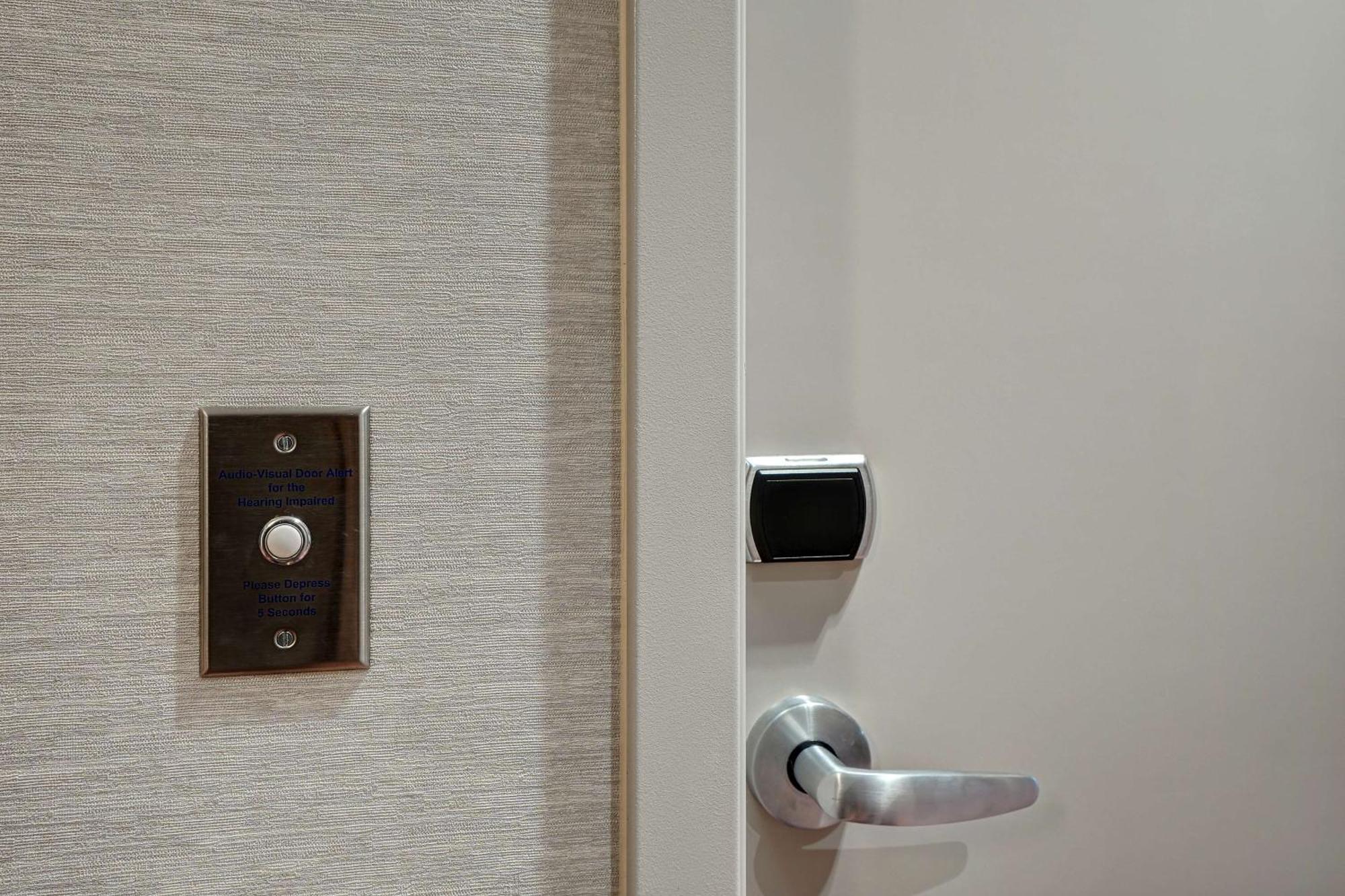 King Studio Suite Hearing Access