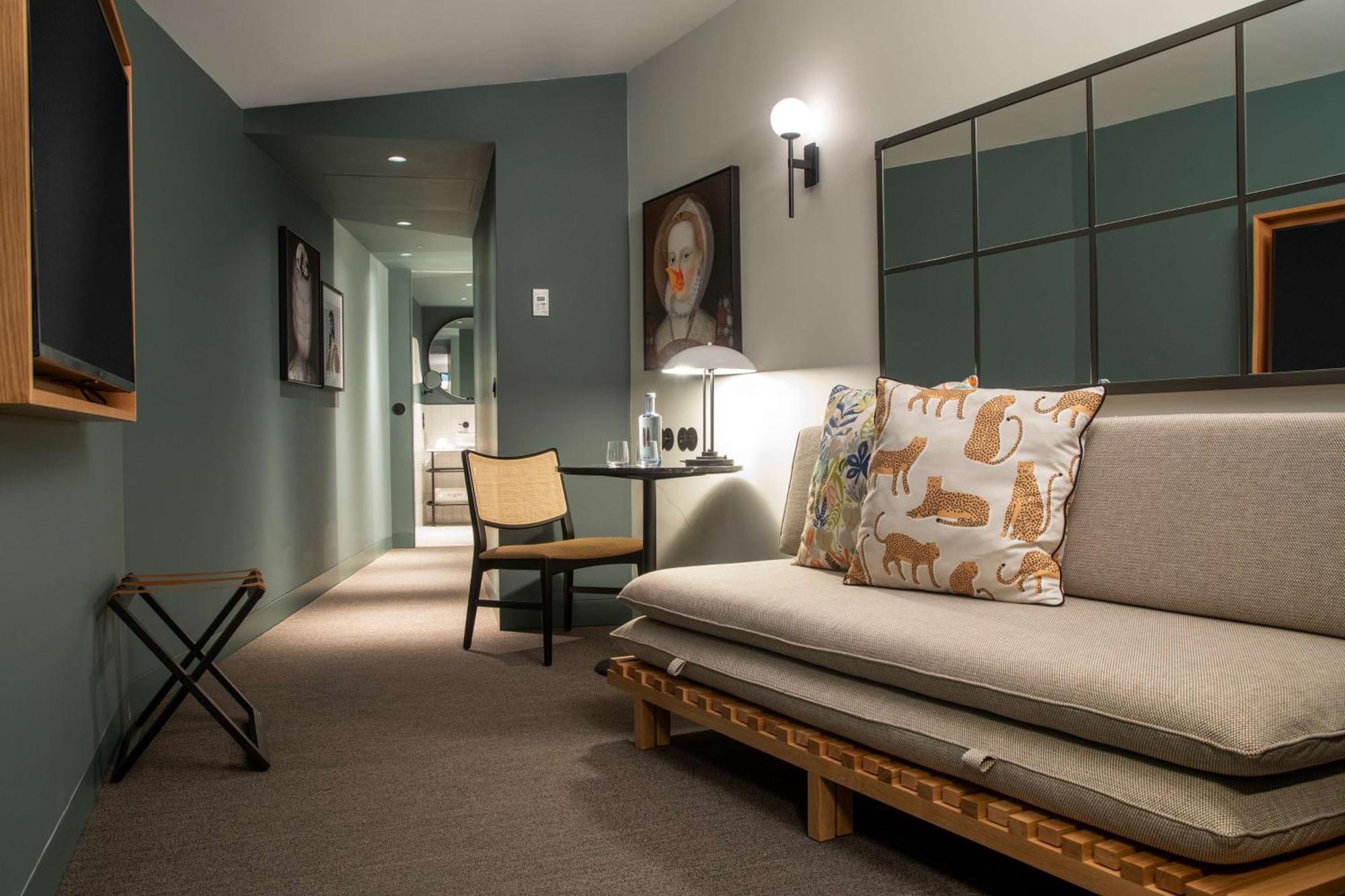 Deluxe Suite