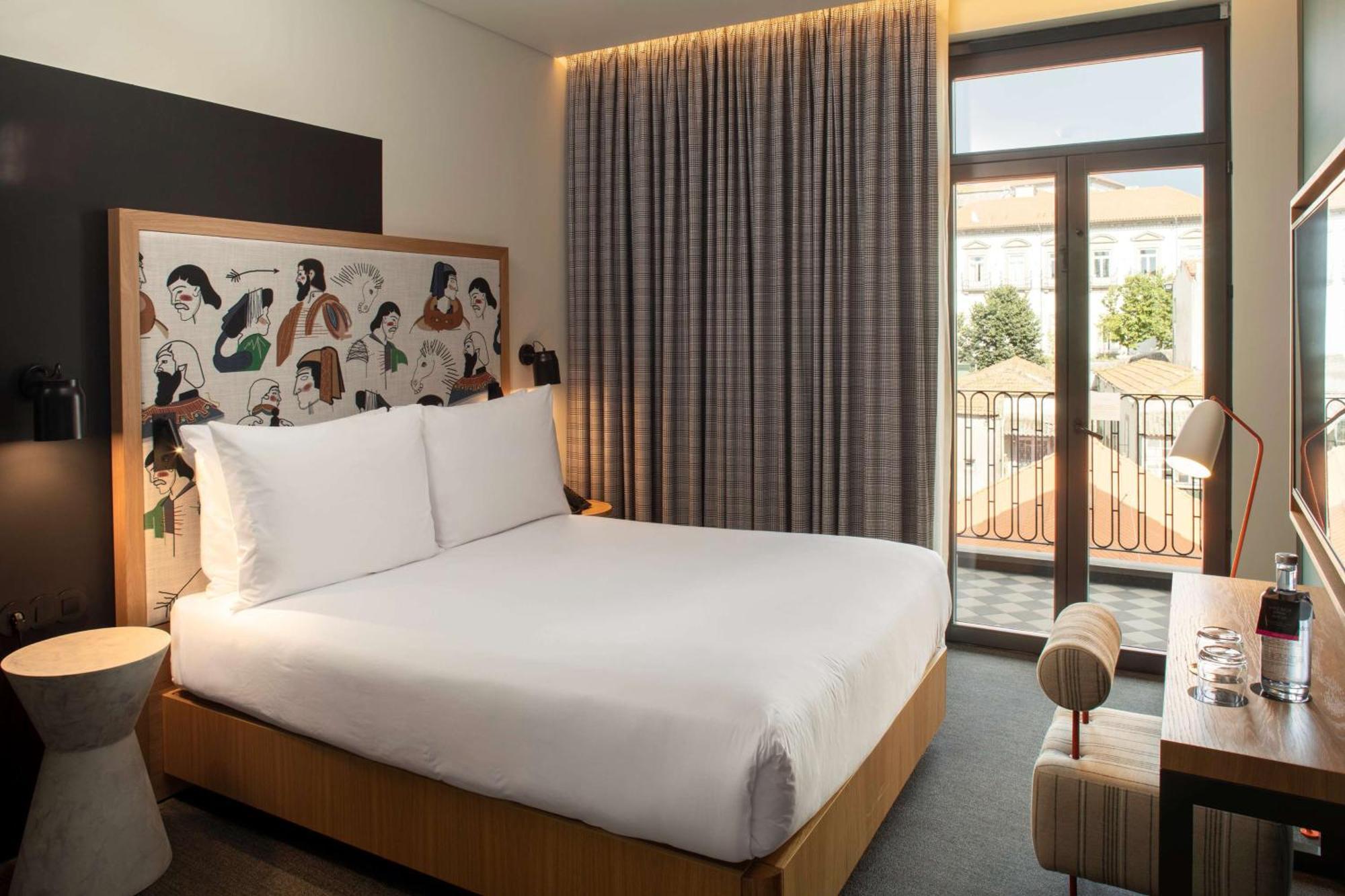 Superior Queen Room City View