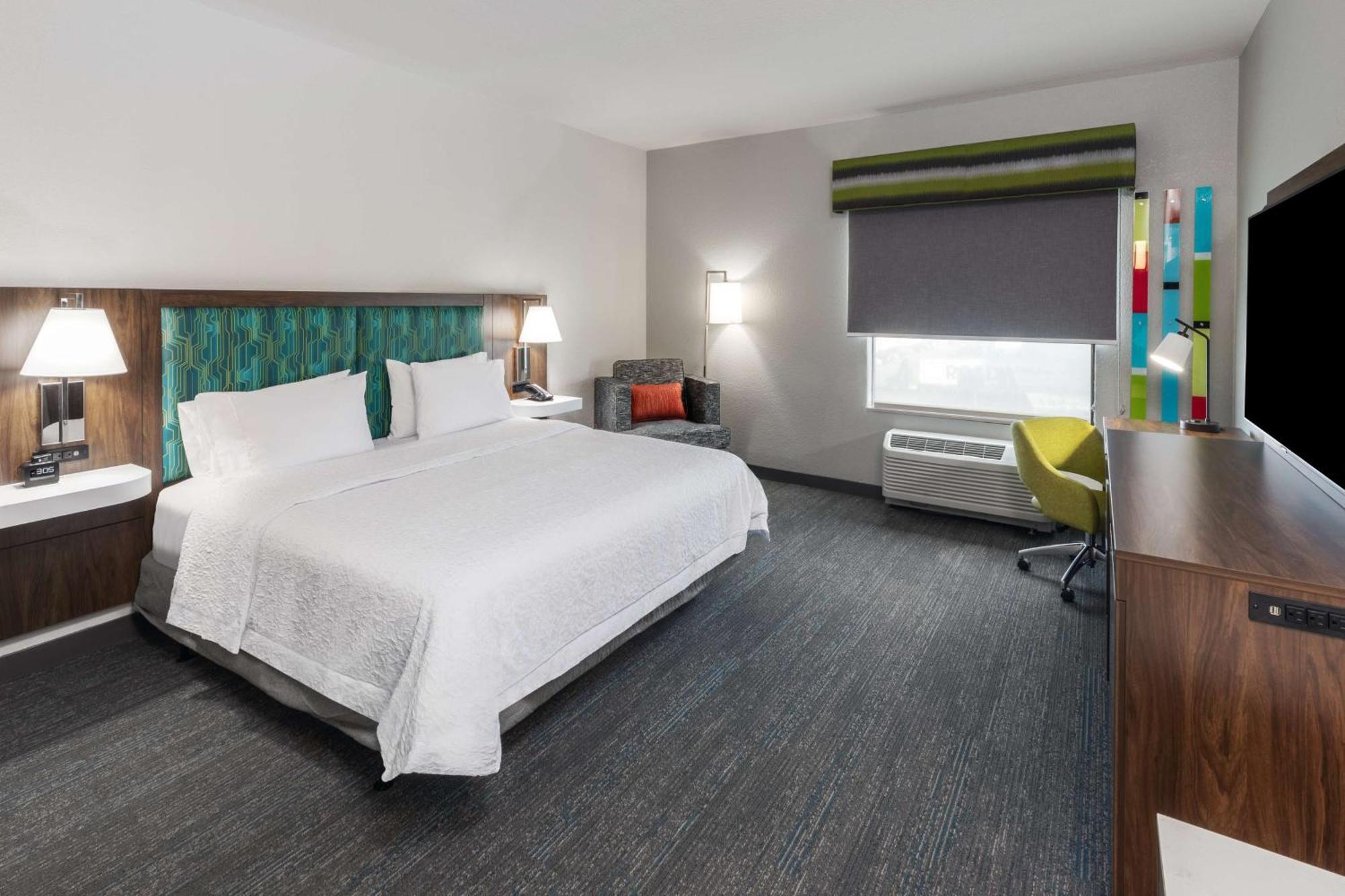 King Room with Accessible Tub - Mobility and Hearing Access/Non-Smoking