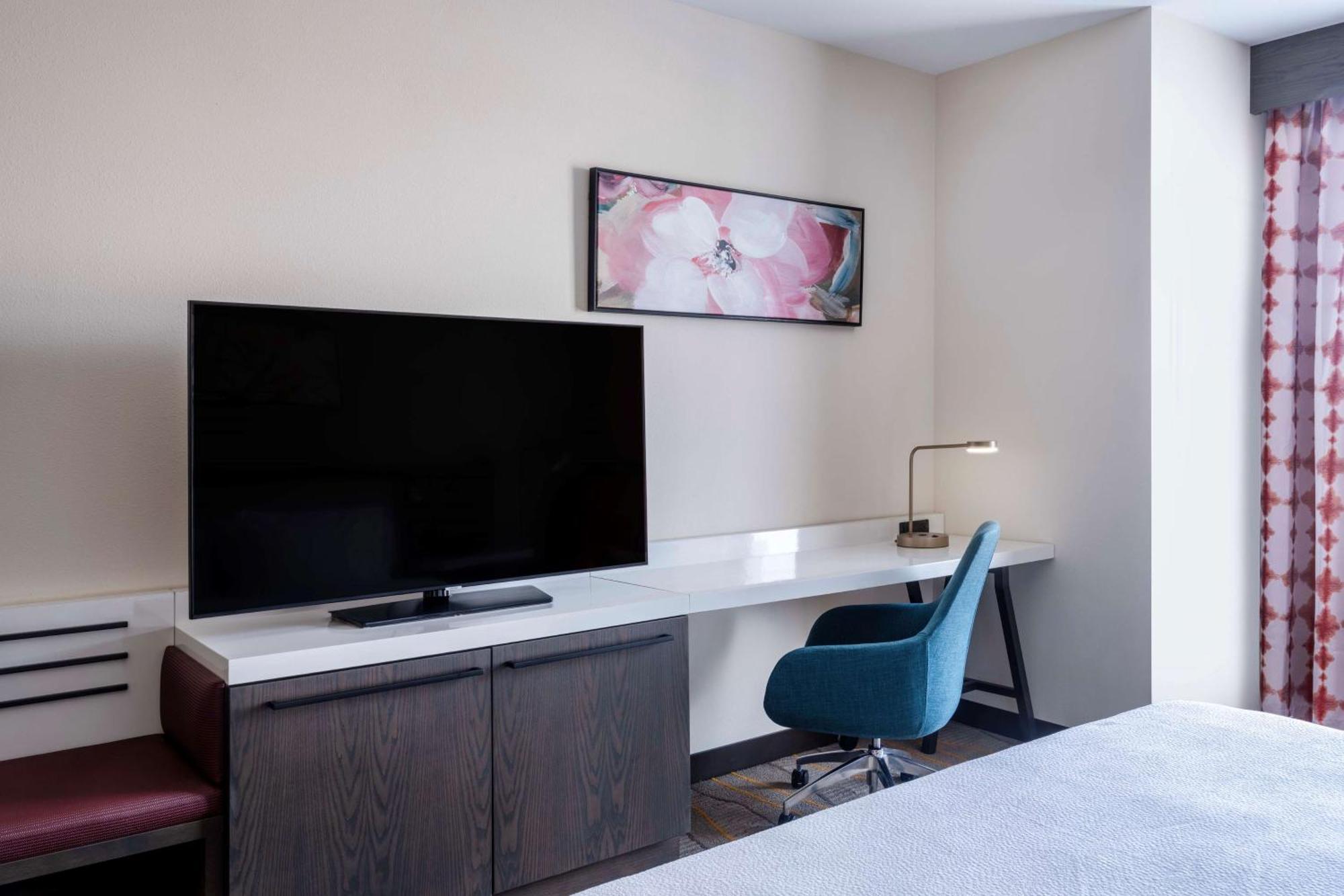 King Room,1557062359:JPEG