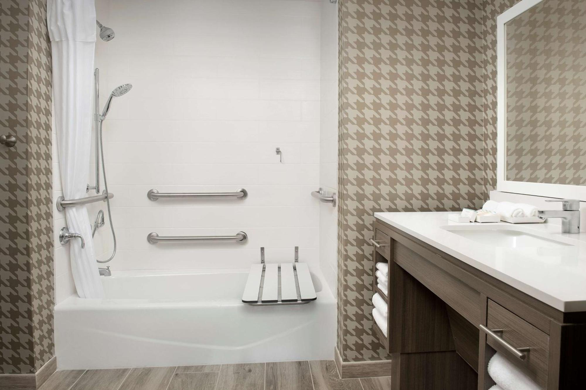 Queen Studio Two Queen Beds Mobility Access or Non-Smoking