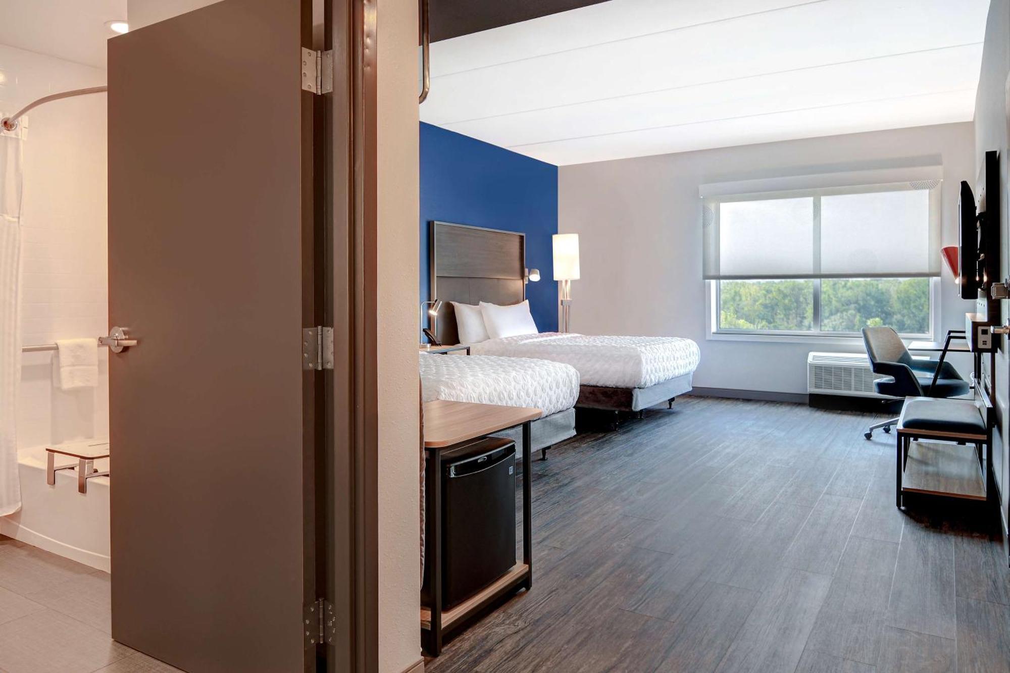 Queen Room Two Queen Beds Hearing Access