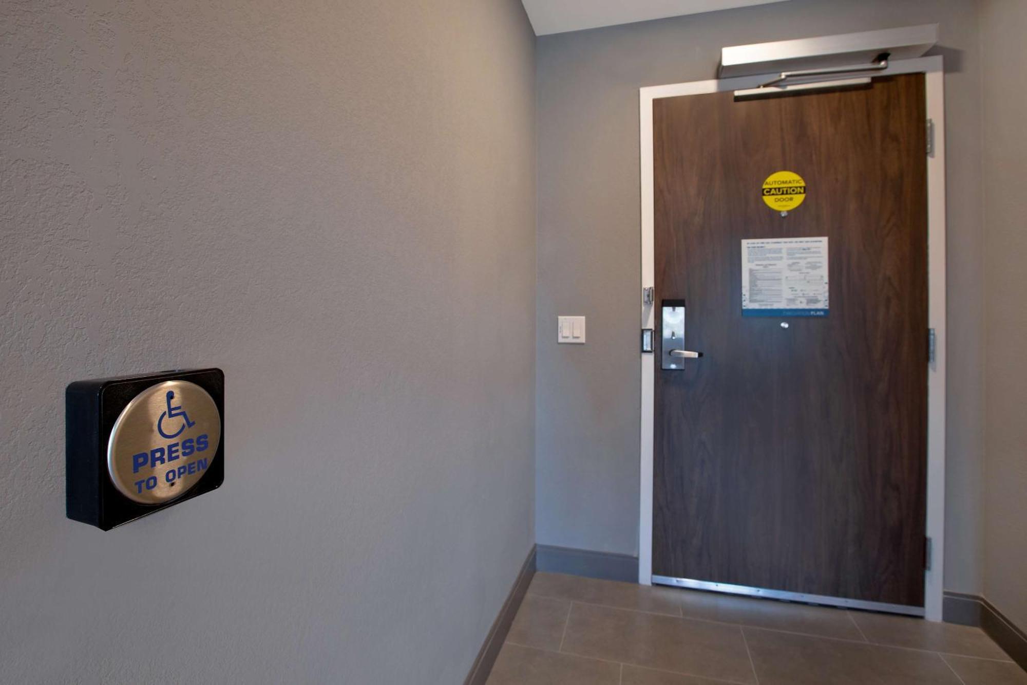 King Room Roll Shower Mobility Hearing Access or Non-Smoking