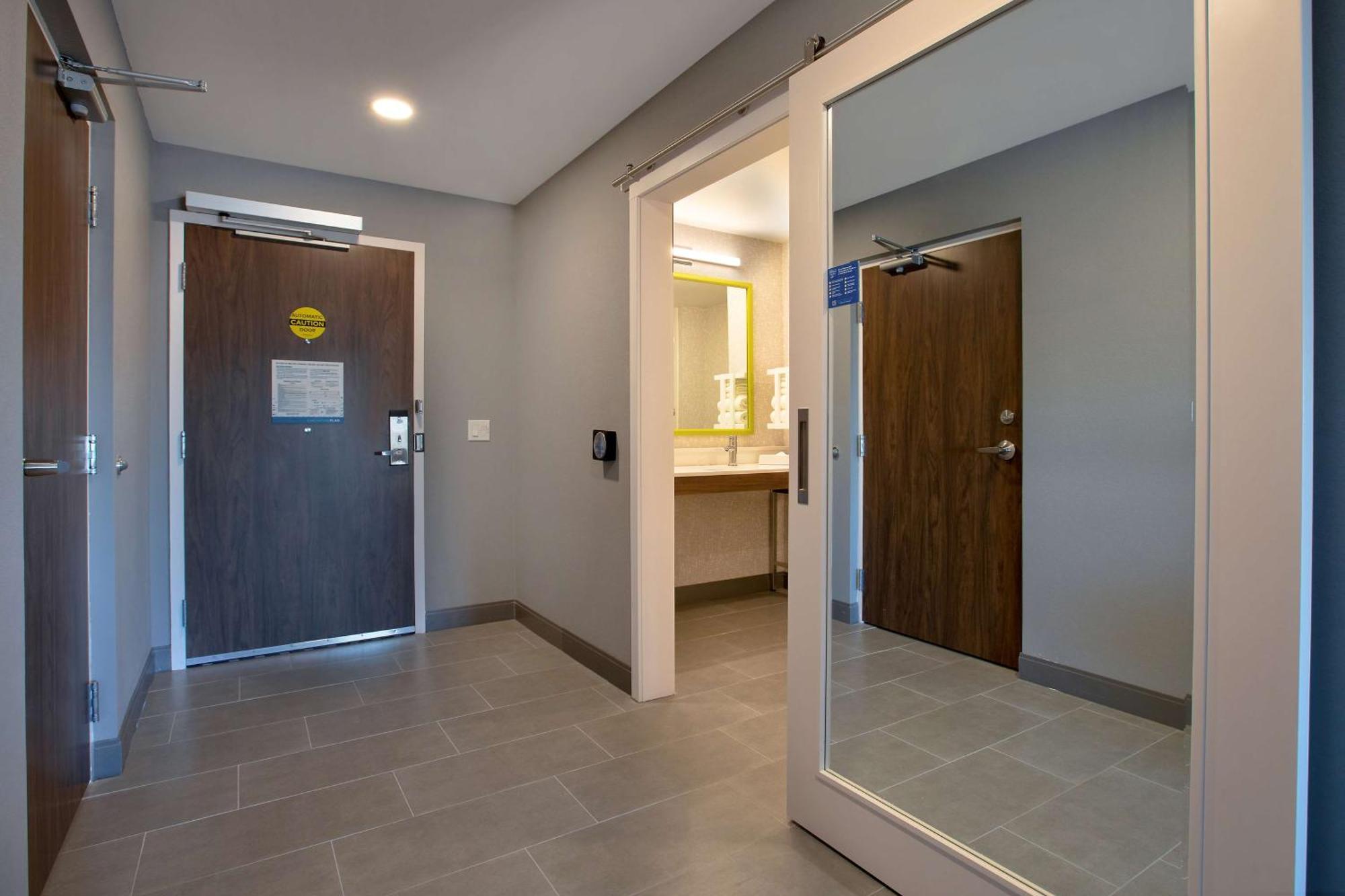 King Room Roll Shower Mobility Hearing Access or Non-Smoking
