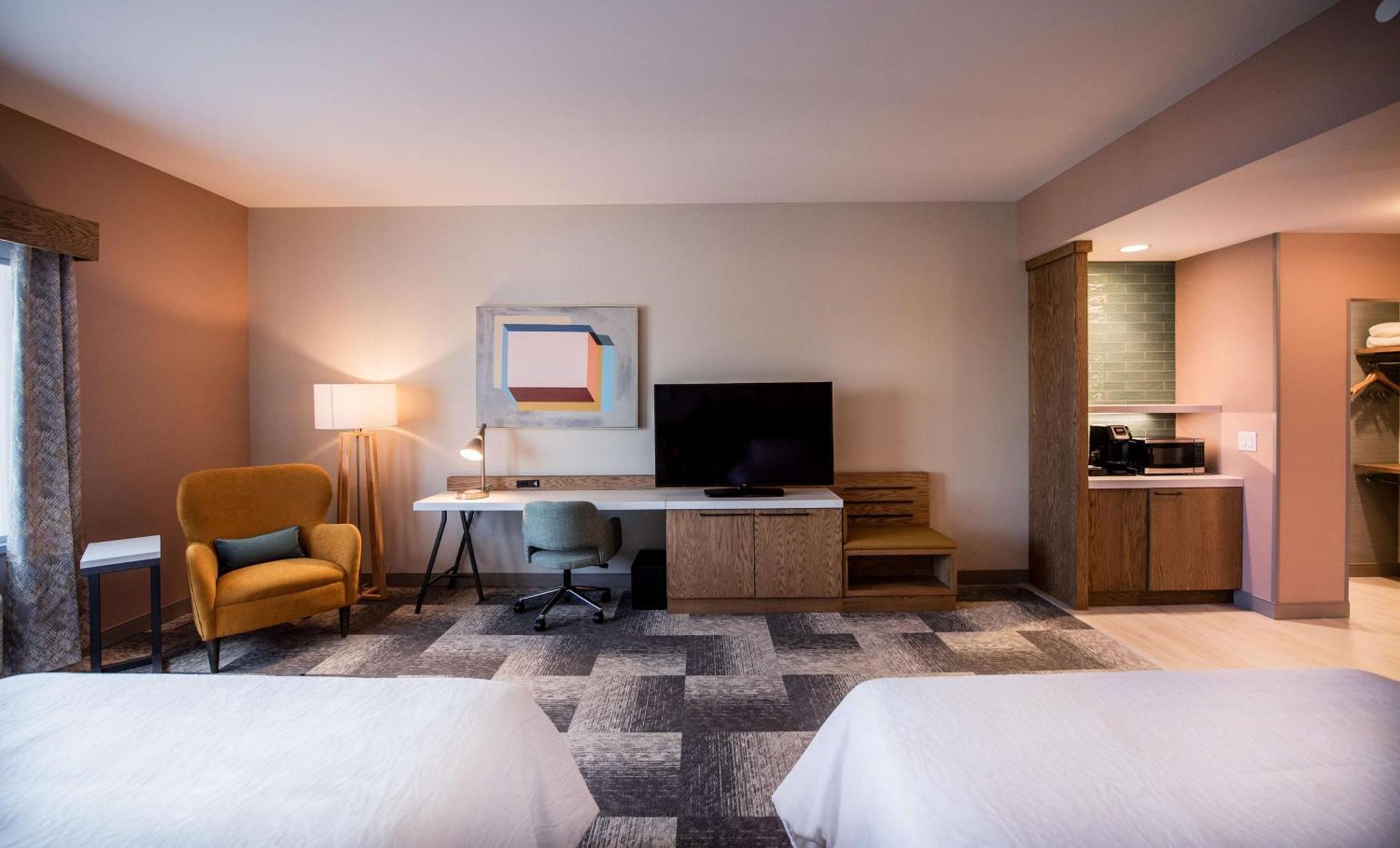 Queen Room with Two Queen Beds and Roll-In Shower - Mobility Access