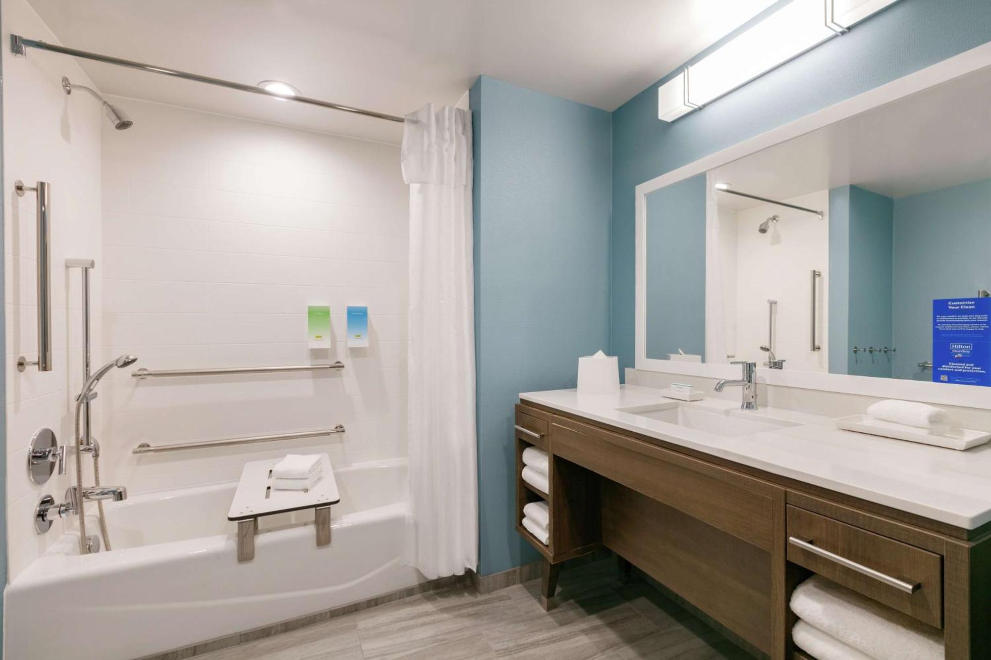 King Studio Suite Mobility Access or Non-Smoking