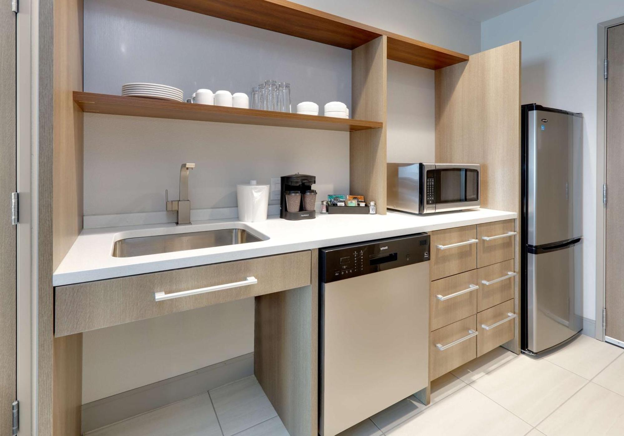King Suite - Mobility Access/Non-Smoking