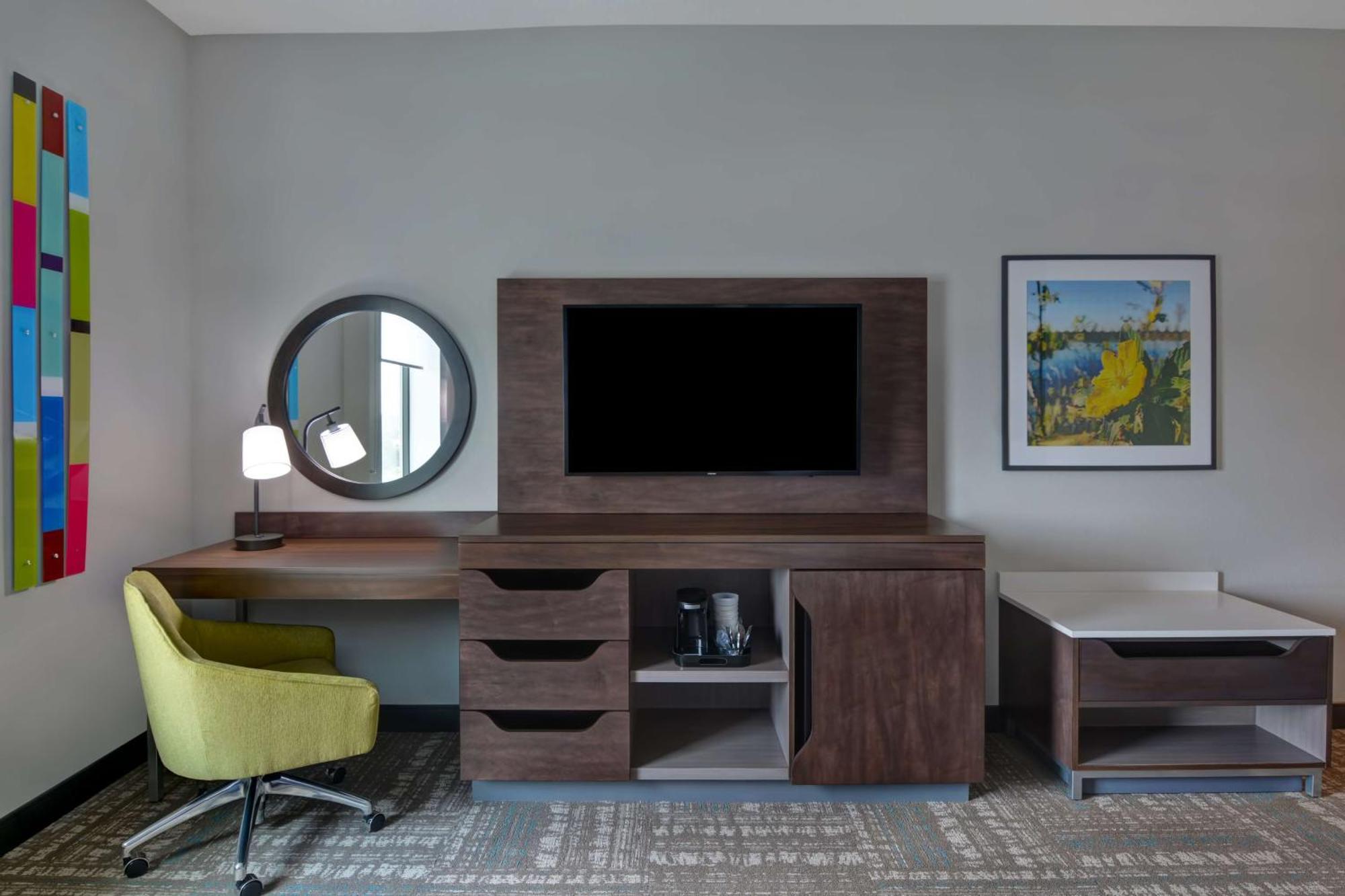 King Suite with Roll-In Shower - Mobility and Hearing Access/Non-Smoking