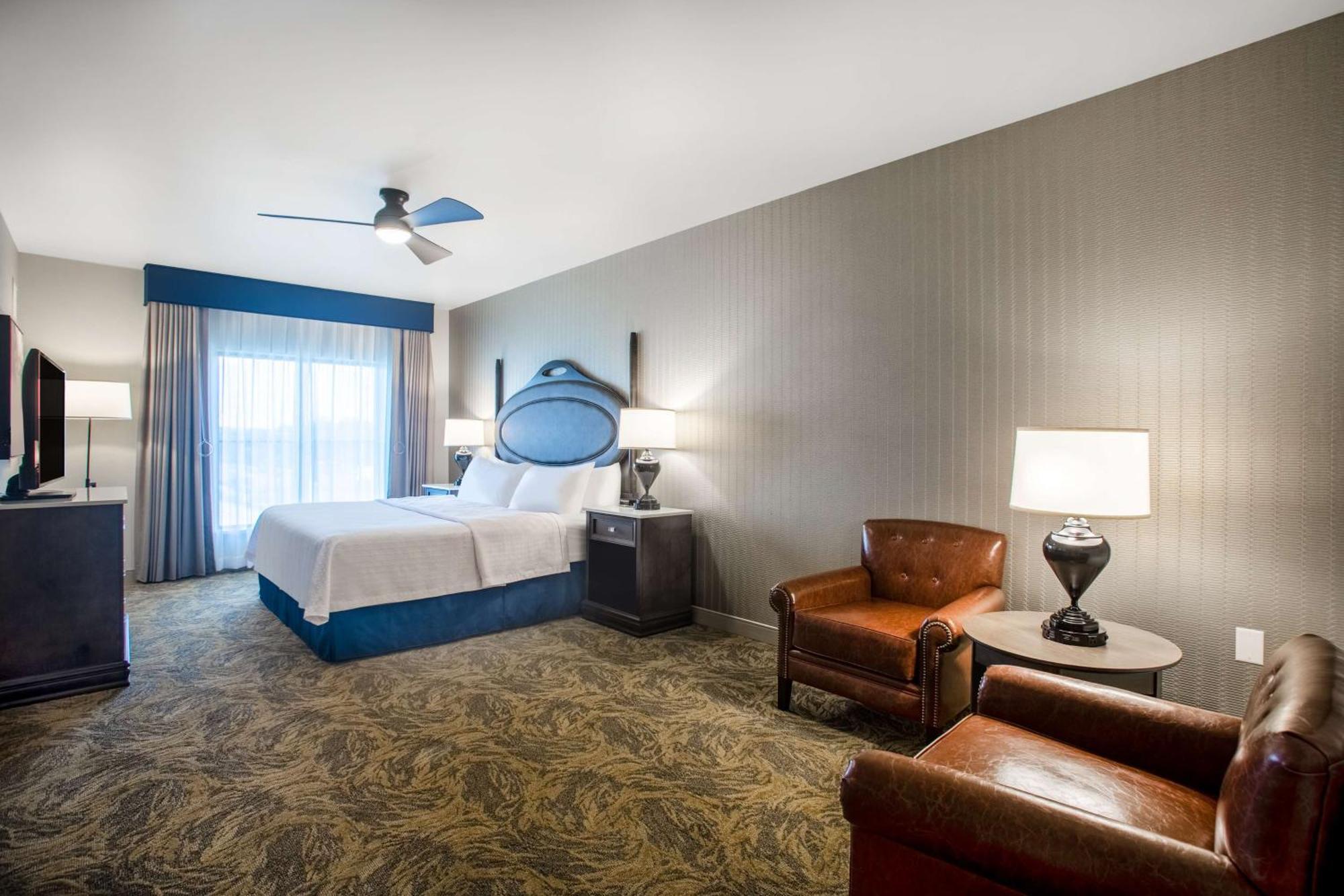 King Suite with Roll-In Shower - Non Smoking