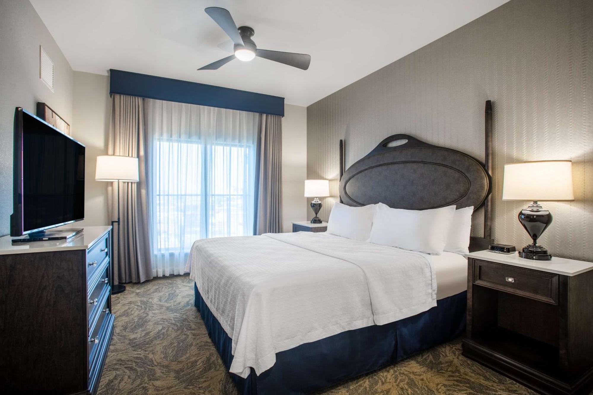 One-Bedroom King Suite - Non-Smoking
