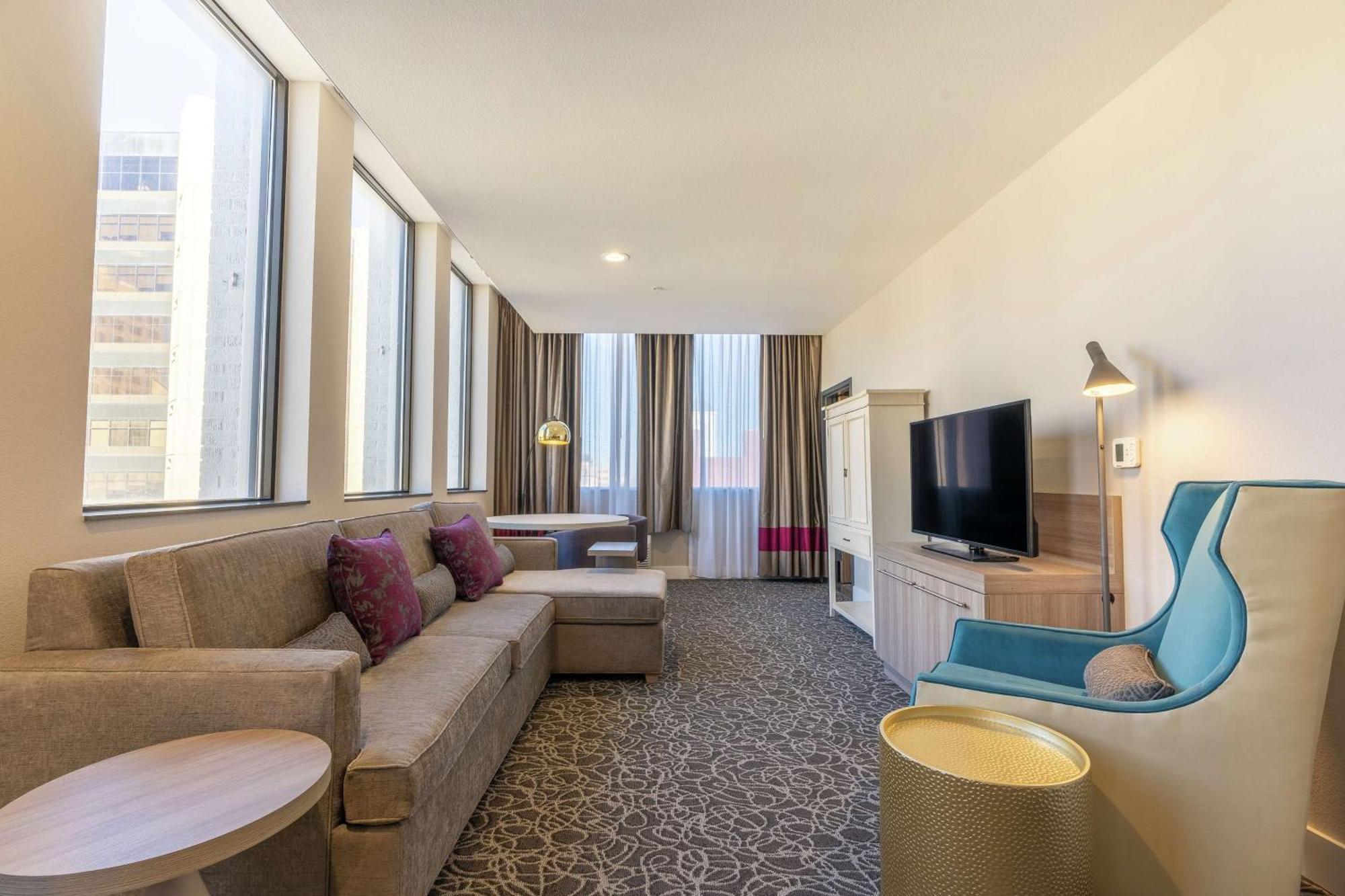 One-Bedroom King Suite,1557102394:JPEG