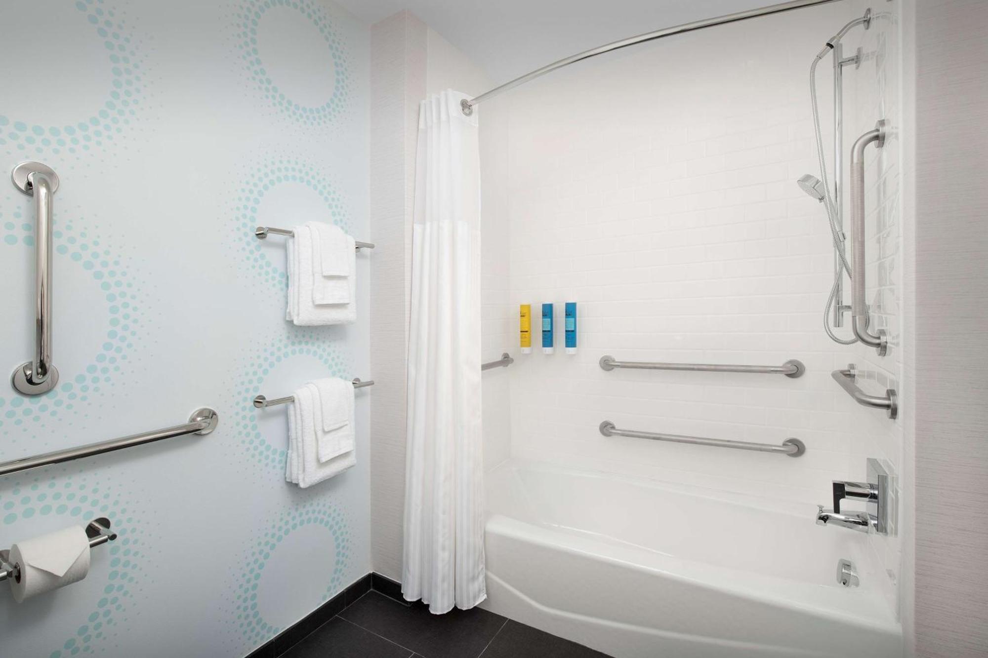 Queen Room Two Queen Beds Mobility Access