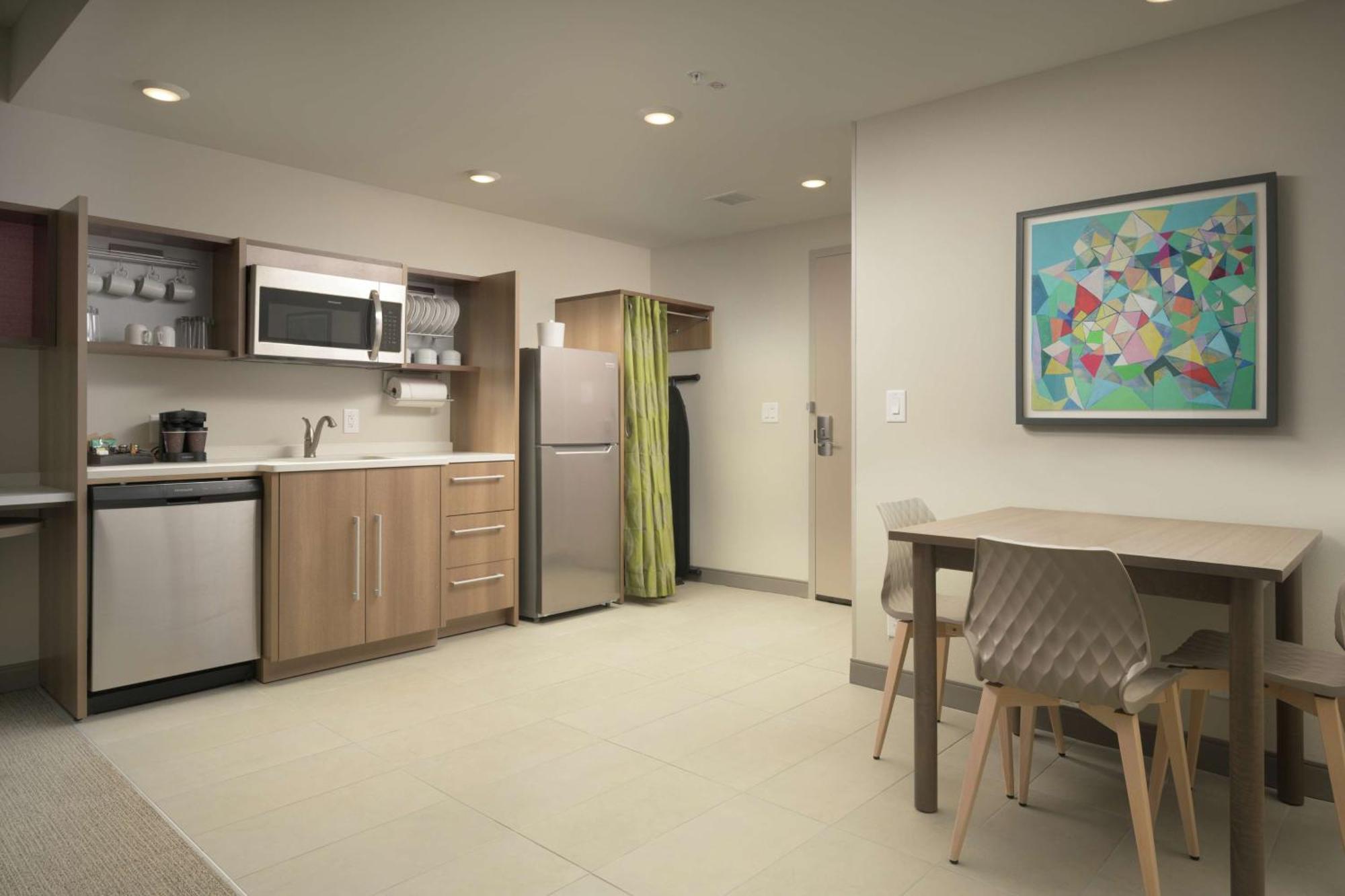 One-Bedroom King Suite - Non-Smoking