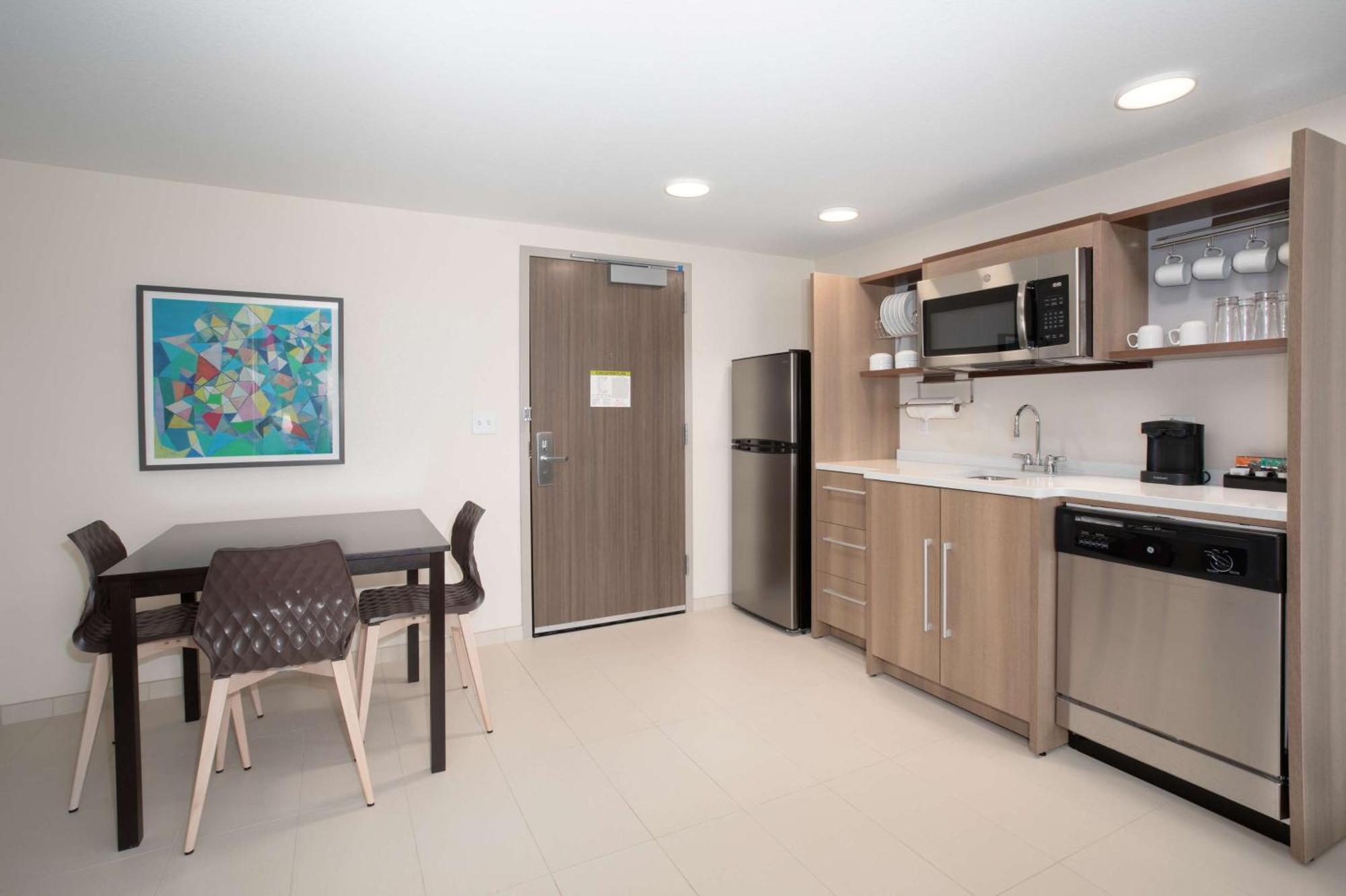One-Bedroom King Suite - Non-Smoking