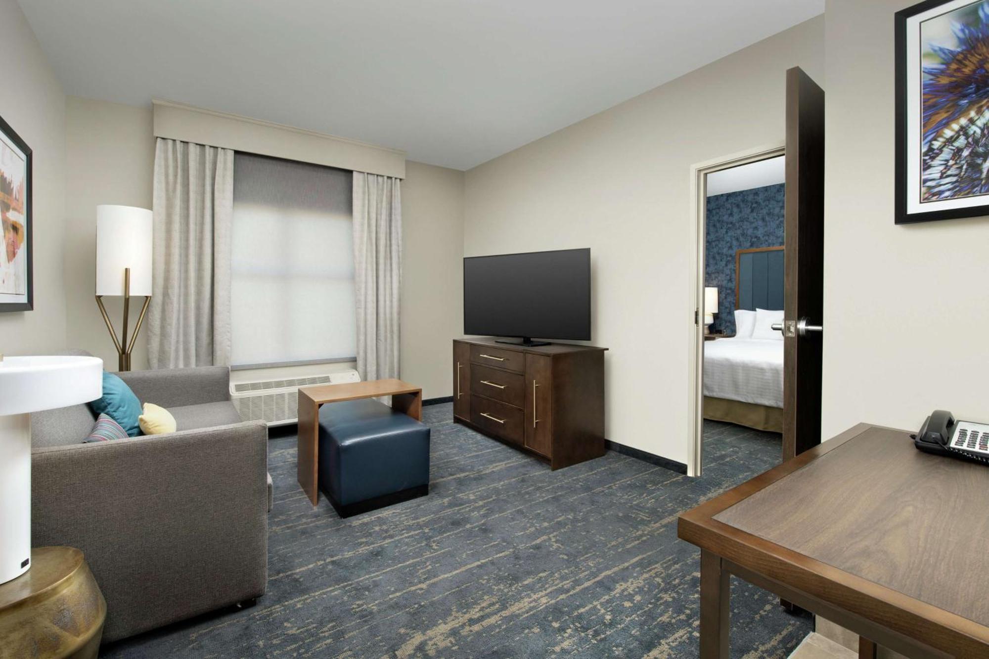 One-Bedroom Queen Suite Two Queen Beds Non-Smoking