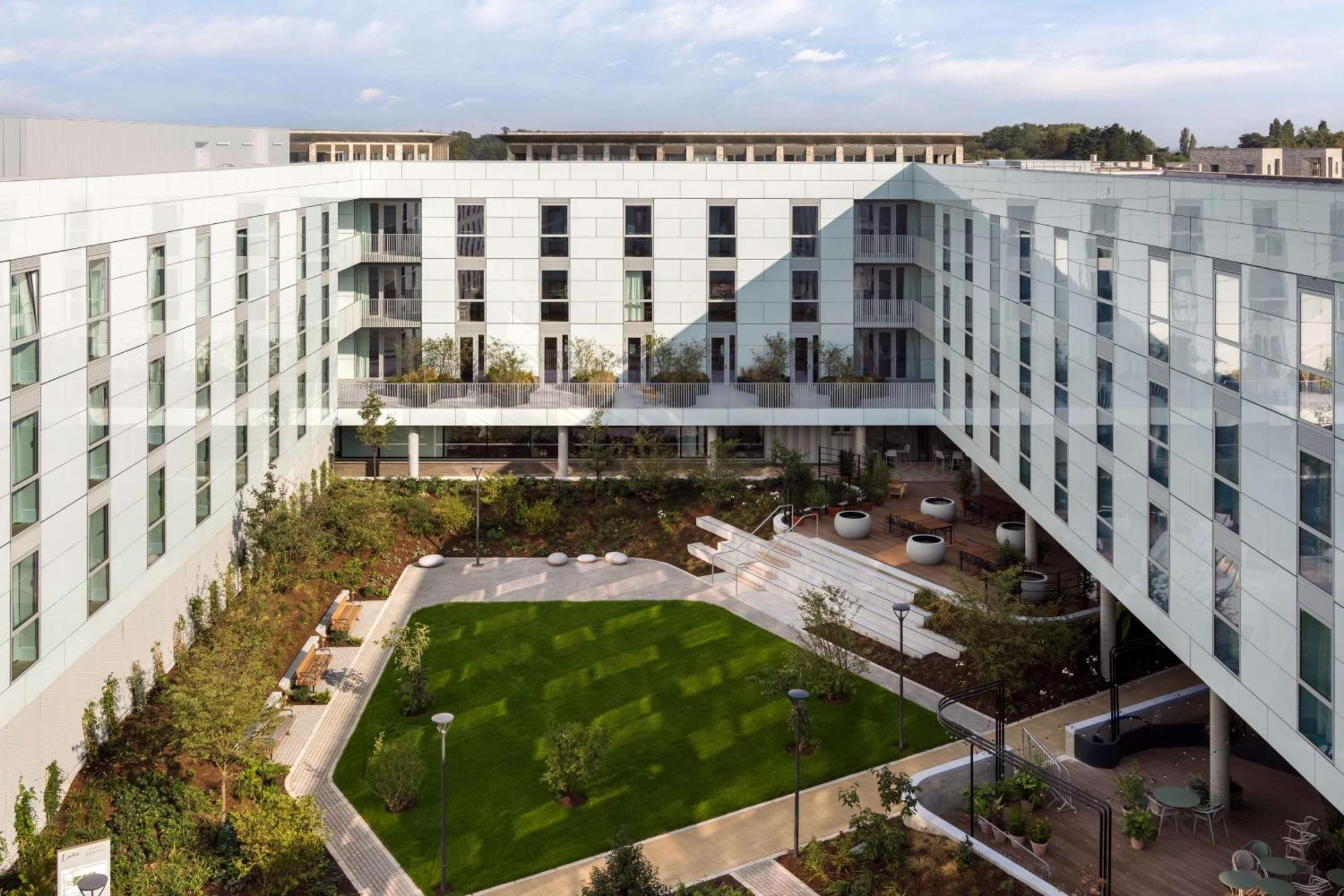 King Room Courtyard View