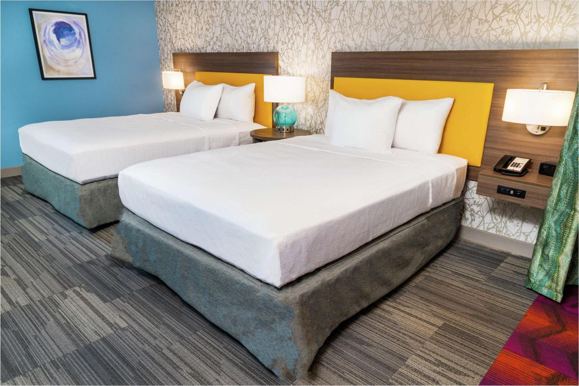 Queen Studio Two Queen Beds Mobility Hearing Access or Non-Smoking