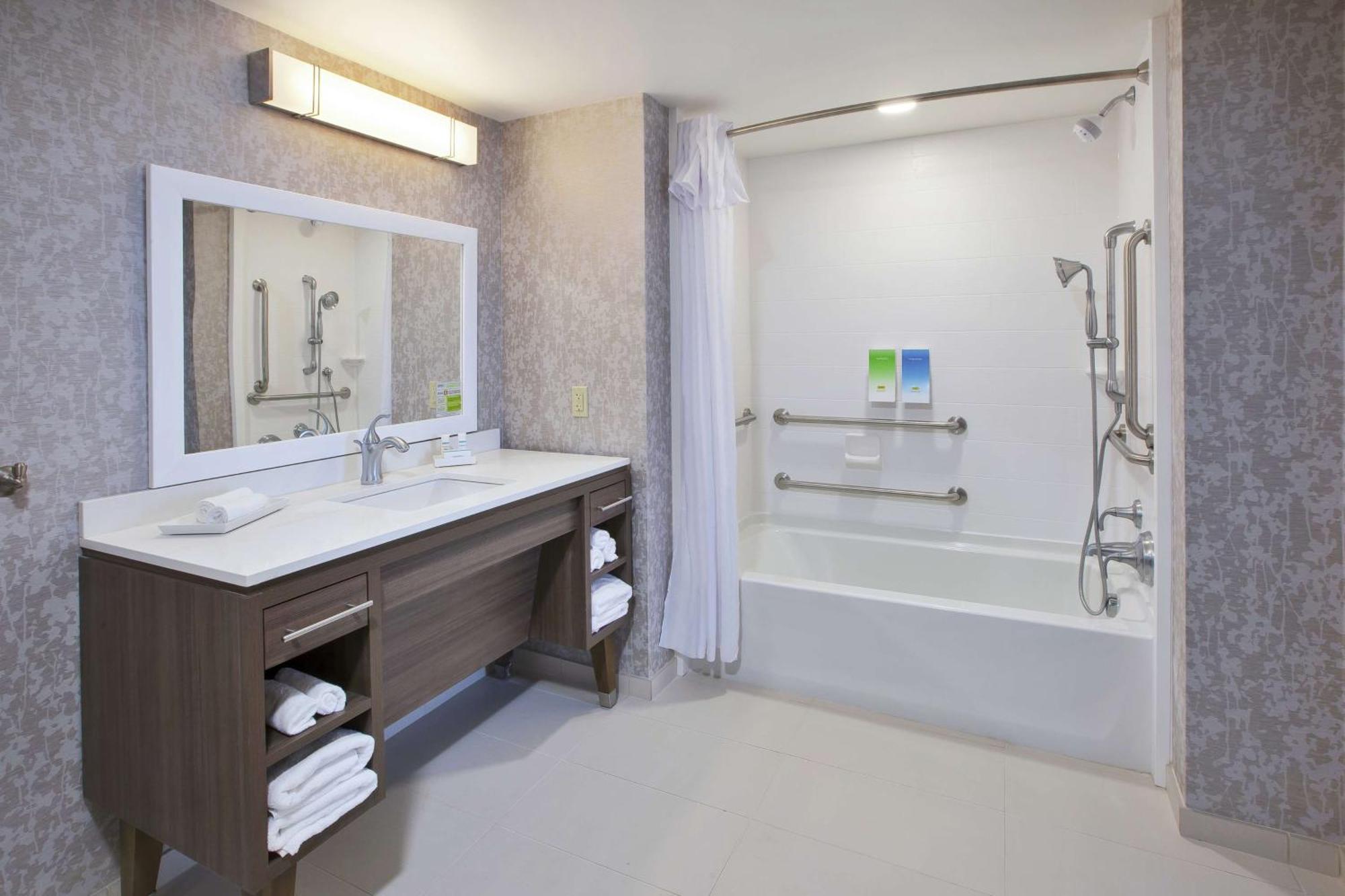 Queen Studio Two Queen Beds Mobility Access or Non-Smoking