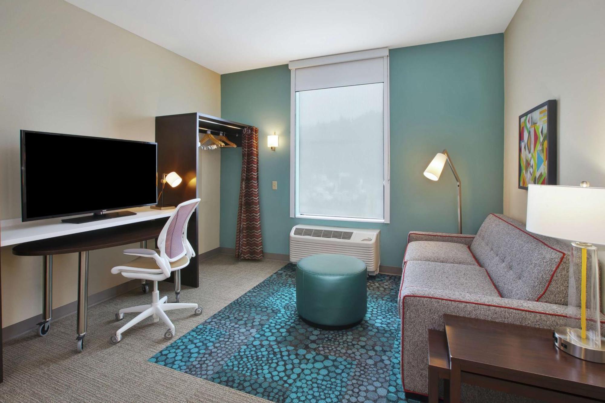 One-Bedroom Queen Suite Non-Smoking