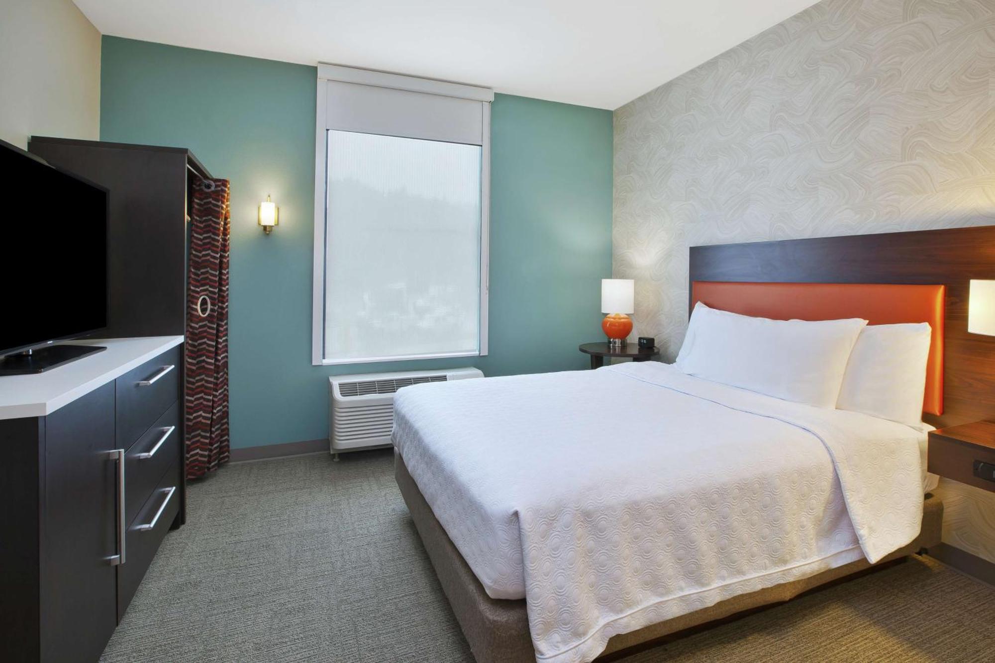 One-Bedroom Queen Suite Non-Smoking