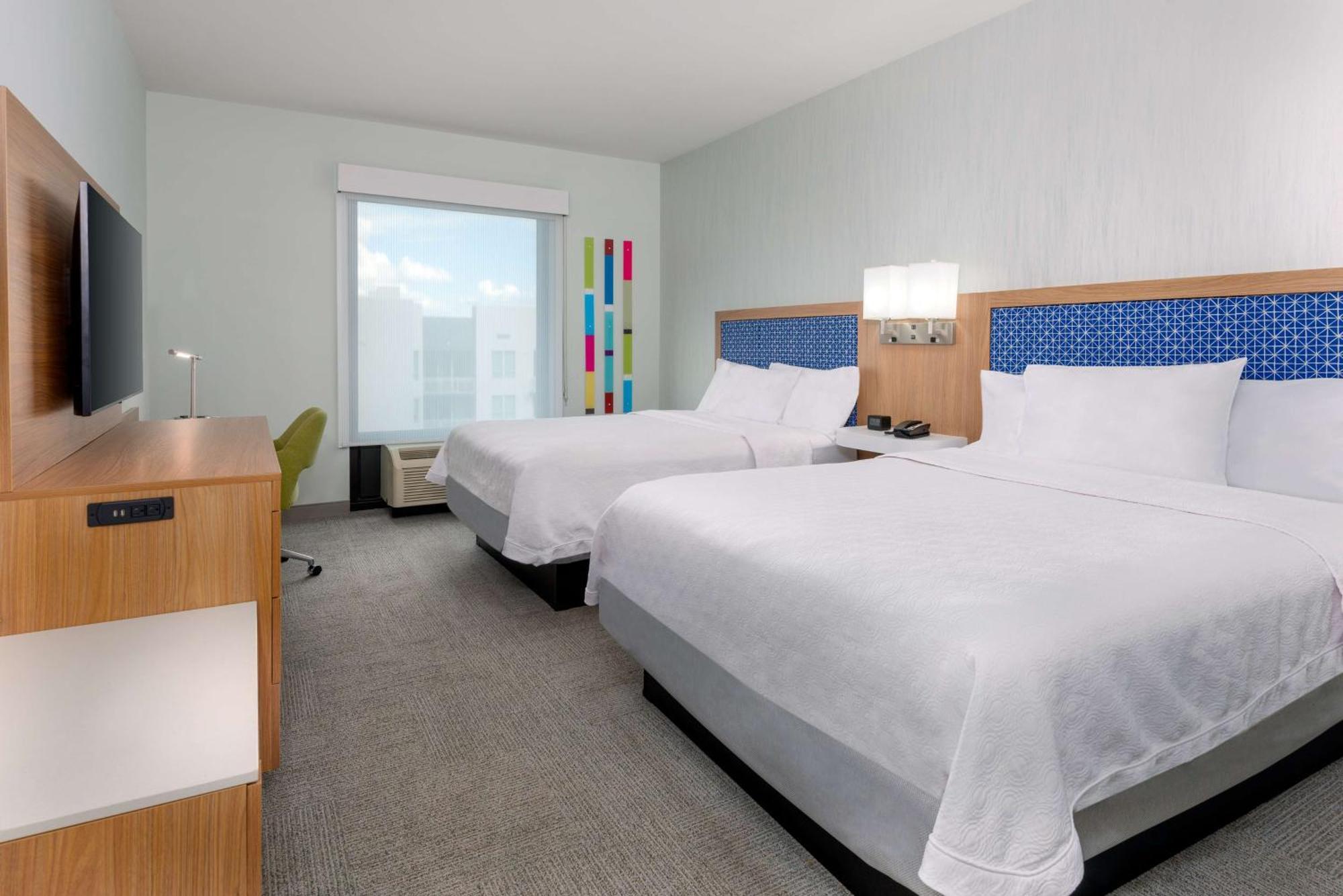 Queen Room Two Queen Beds City View