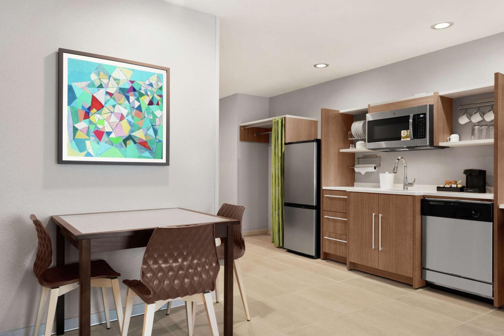 One-Bedroom King Suite - Non-Smoking