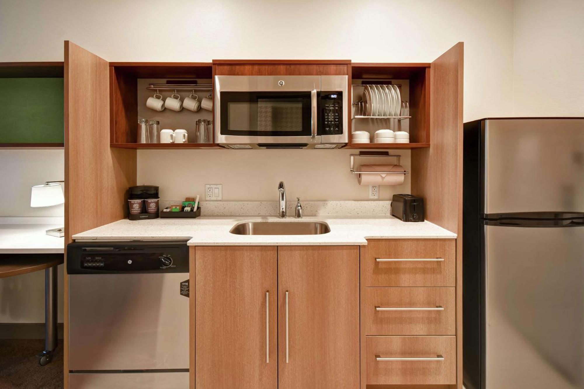 One-Bedroom King Suite - Non-Smoking