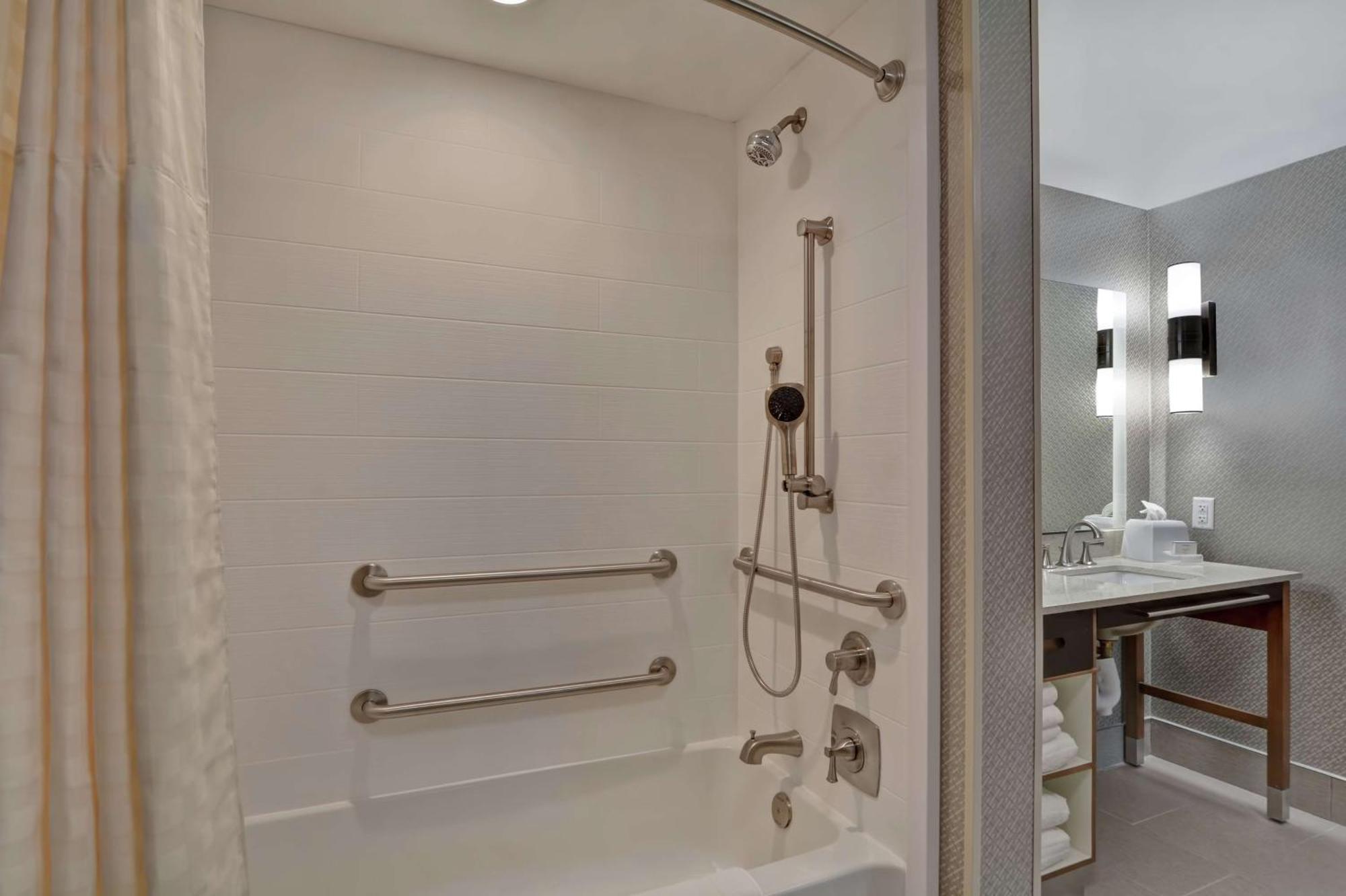King Studio Suite Mobility Access or Non-Smoking