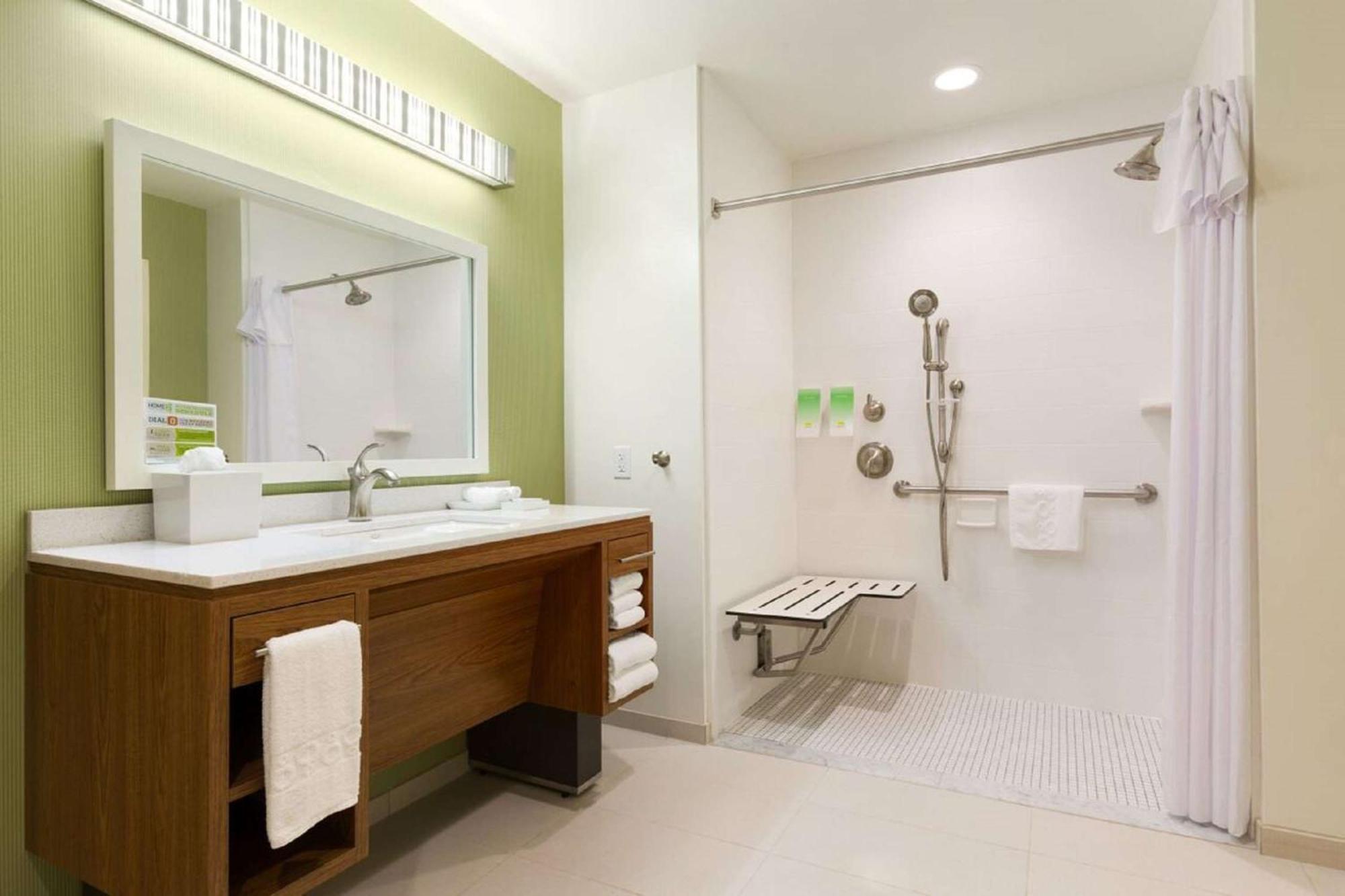 King Studio Suite Hearing Access or Non-Smoking