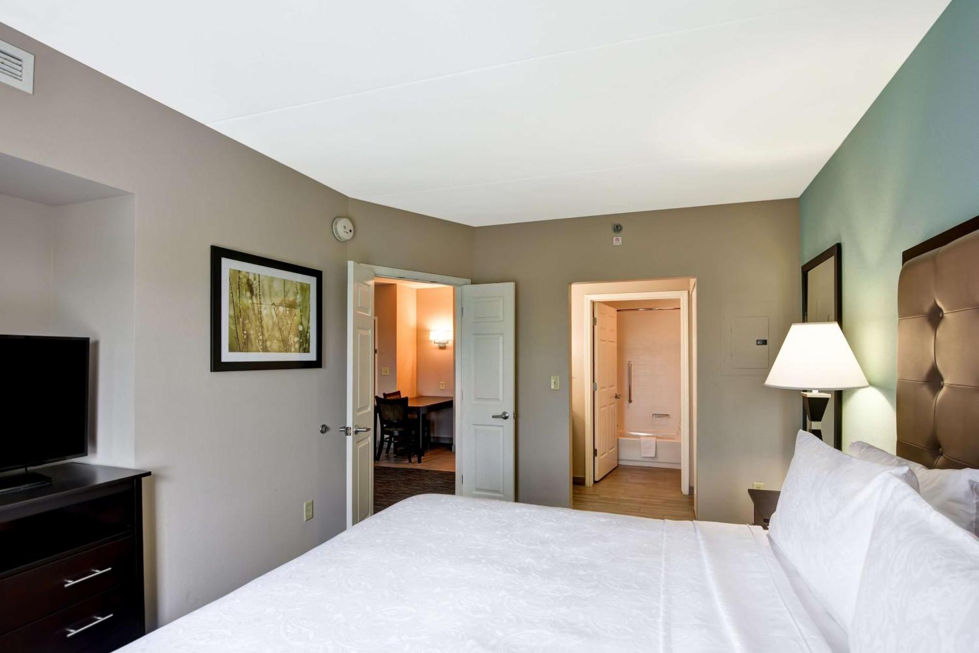 One-Bedroom King Suite - Non-Smoking
